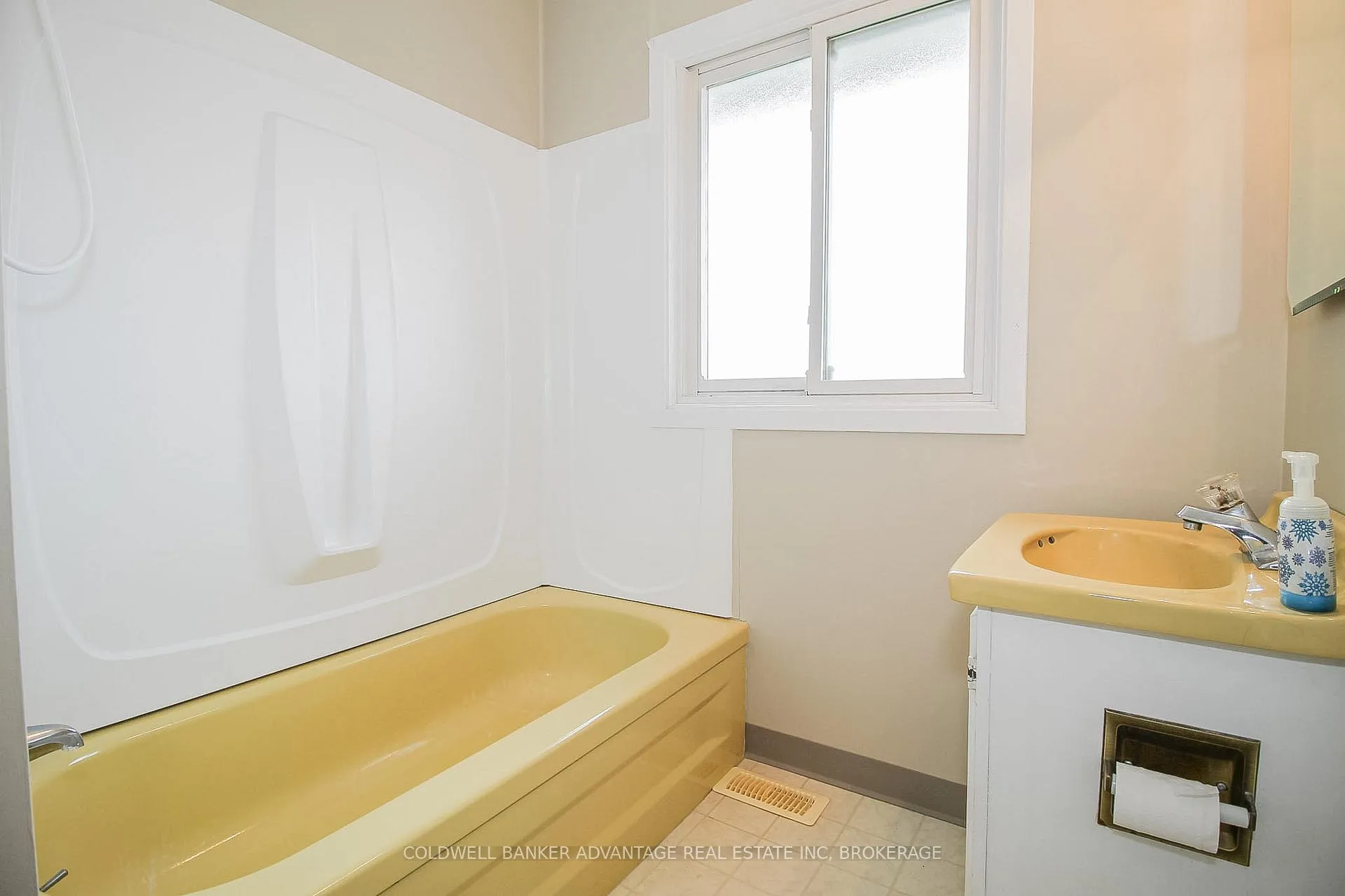 Photo 29 of 377 Silverthorn Crescent, Welland, Cooks Mills — HOMEH