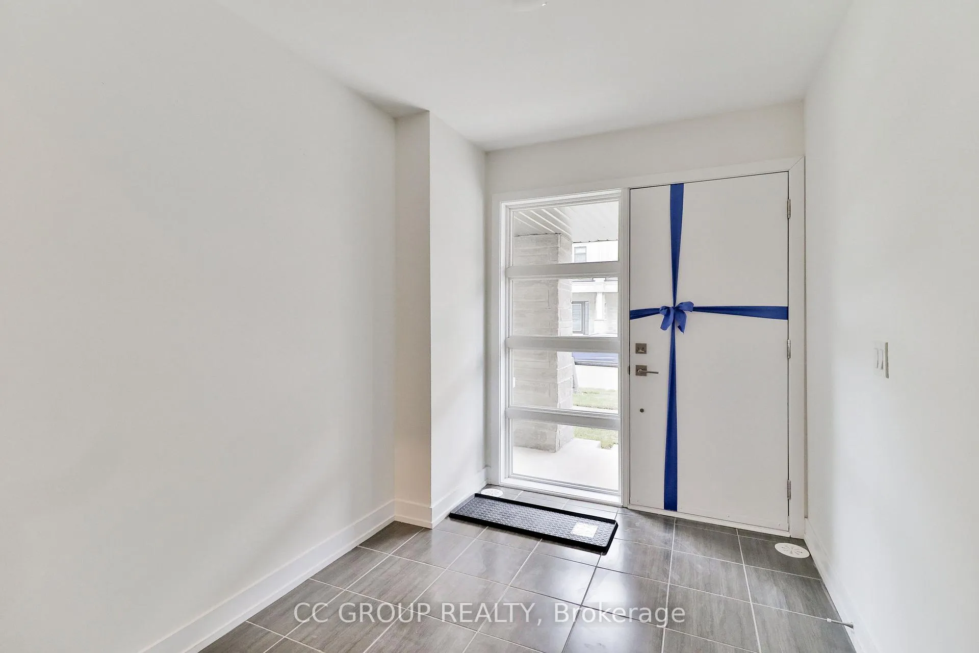 Photo 2 of 24 William Shearn Crescent, Markham, Angus Glen — HOMEH