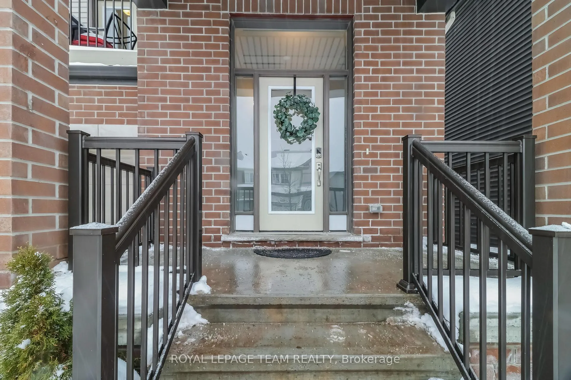 Photo 4 of 405 Aphelion Crescent, Ottawa, Barrhaven - Half Moon Bay — HOMEH