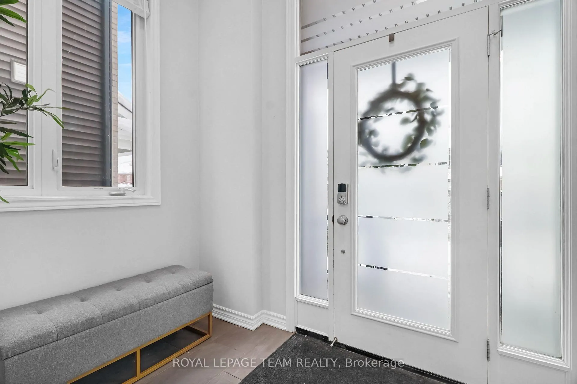 Photo 5 of 405 Aphelion Crescent, Ottawa, Barrhaven - Half Moon Bay — HOMEH