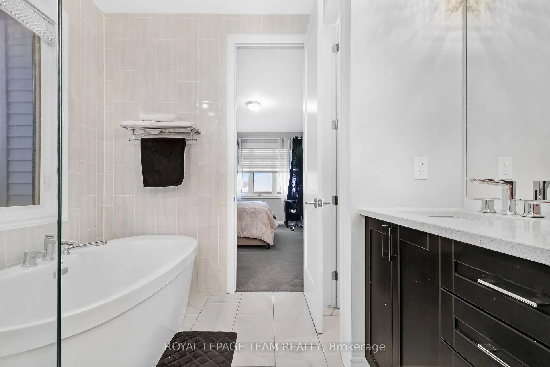 Photo 33 of 405 Aphelion Crescent, Ottawa, Barrhaven - Half Moon Bay — HOMEH