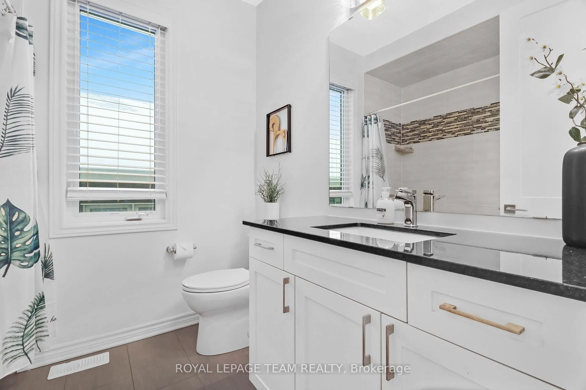 Photo 37 of 405 Aphelion Crescent, Ottawa, Barrhaven - Half Moon Bay — HOMEH