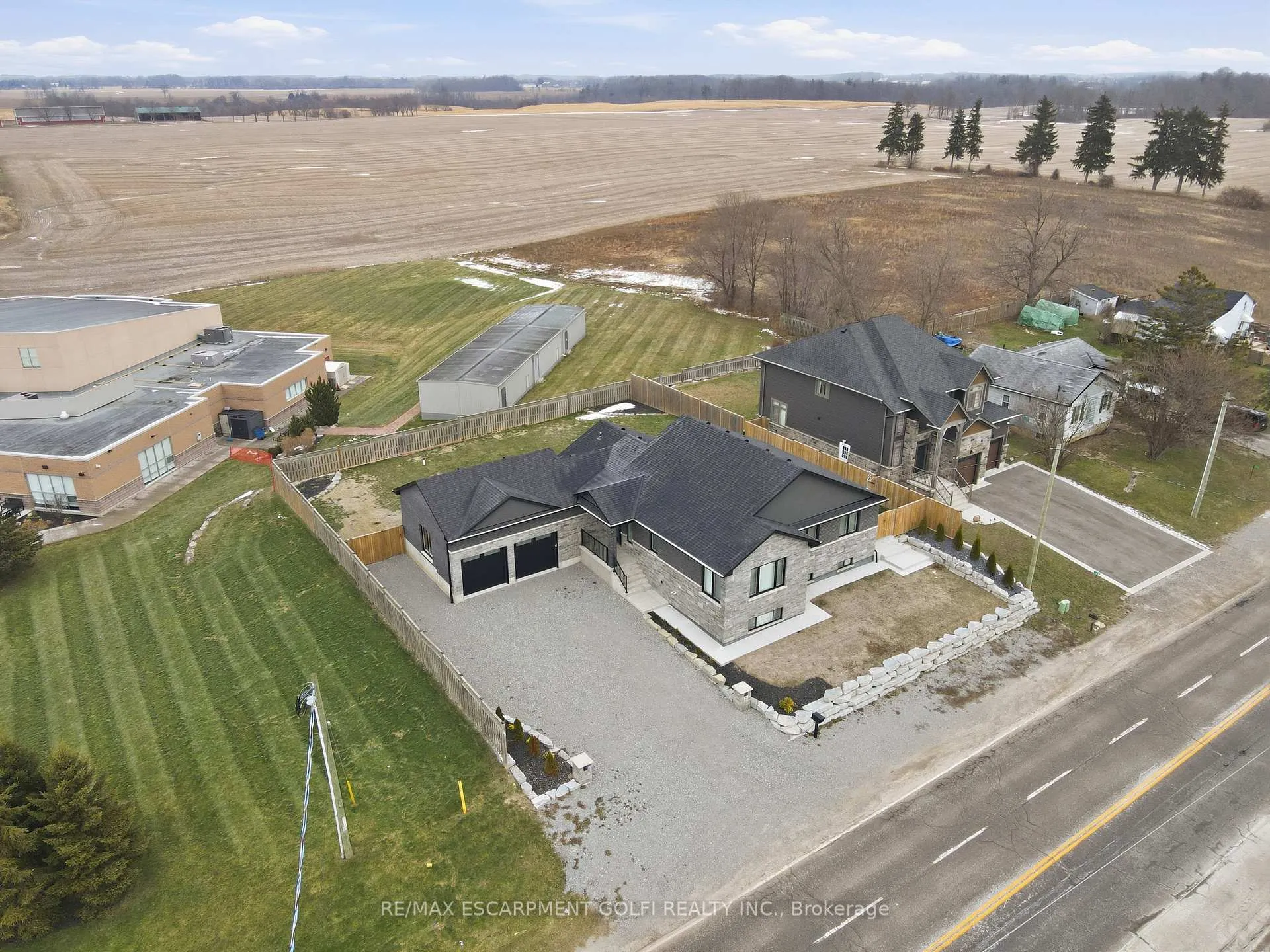 Photo 2 of 21 Haldimand Rd 66, Haldimand — HOMEH