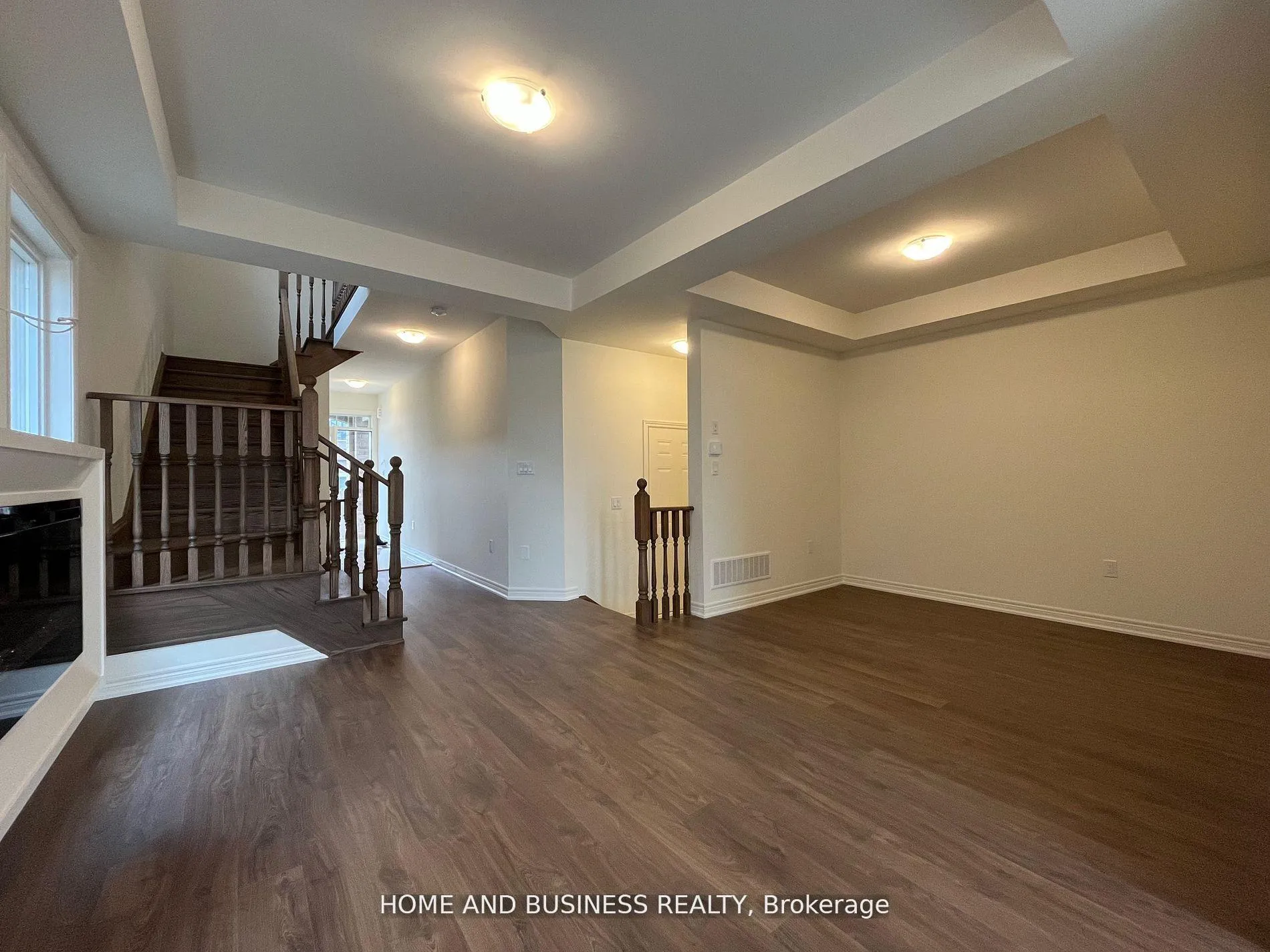 Photo 3 of 50 Holcomb Terrace, Hamilton, Waterdown — HOMEH