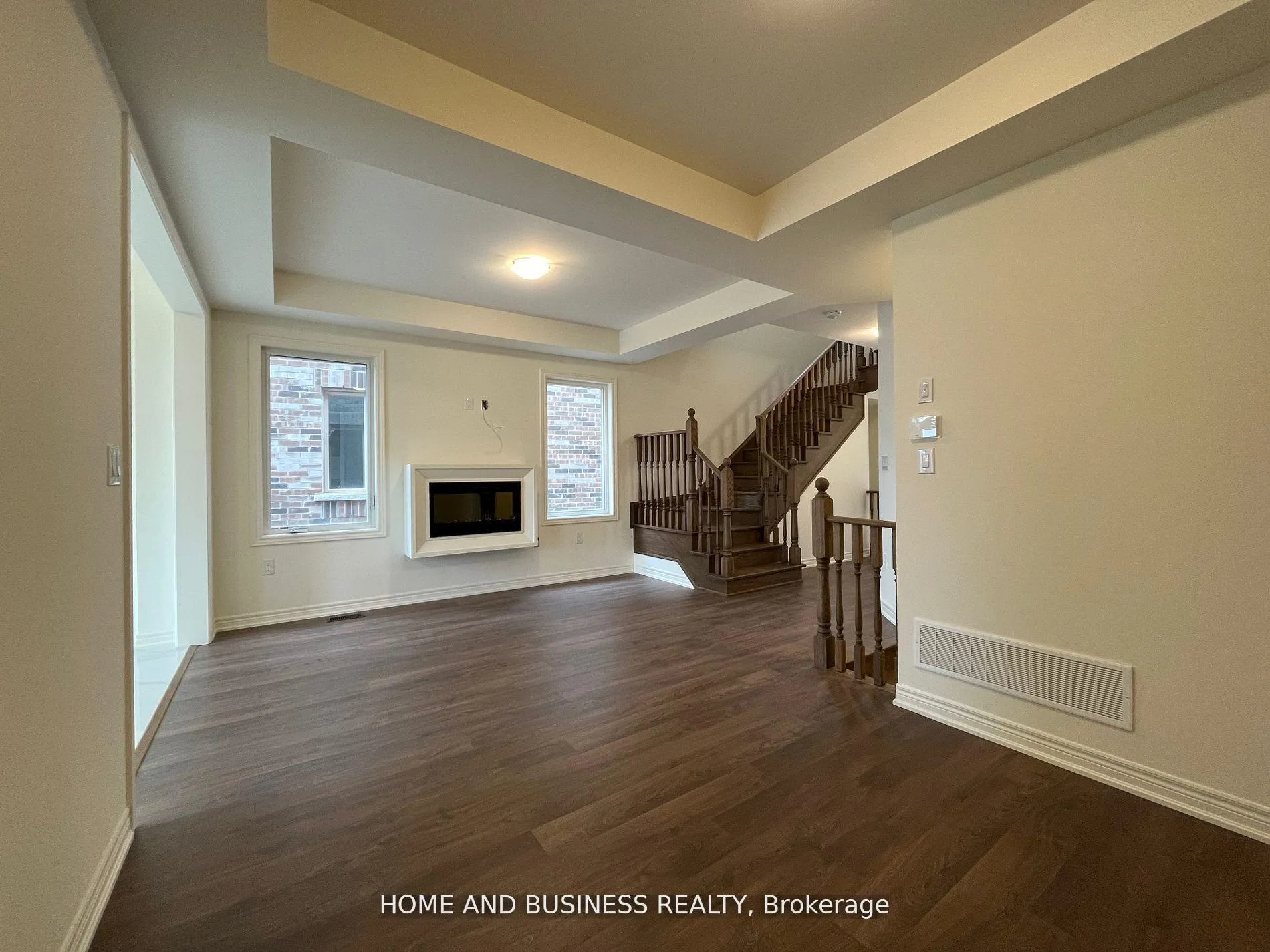 Photo 4 of 50 Holcomb Terrace, Hamilton, Waterdown — HOMEH