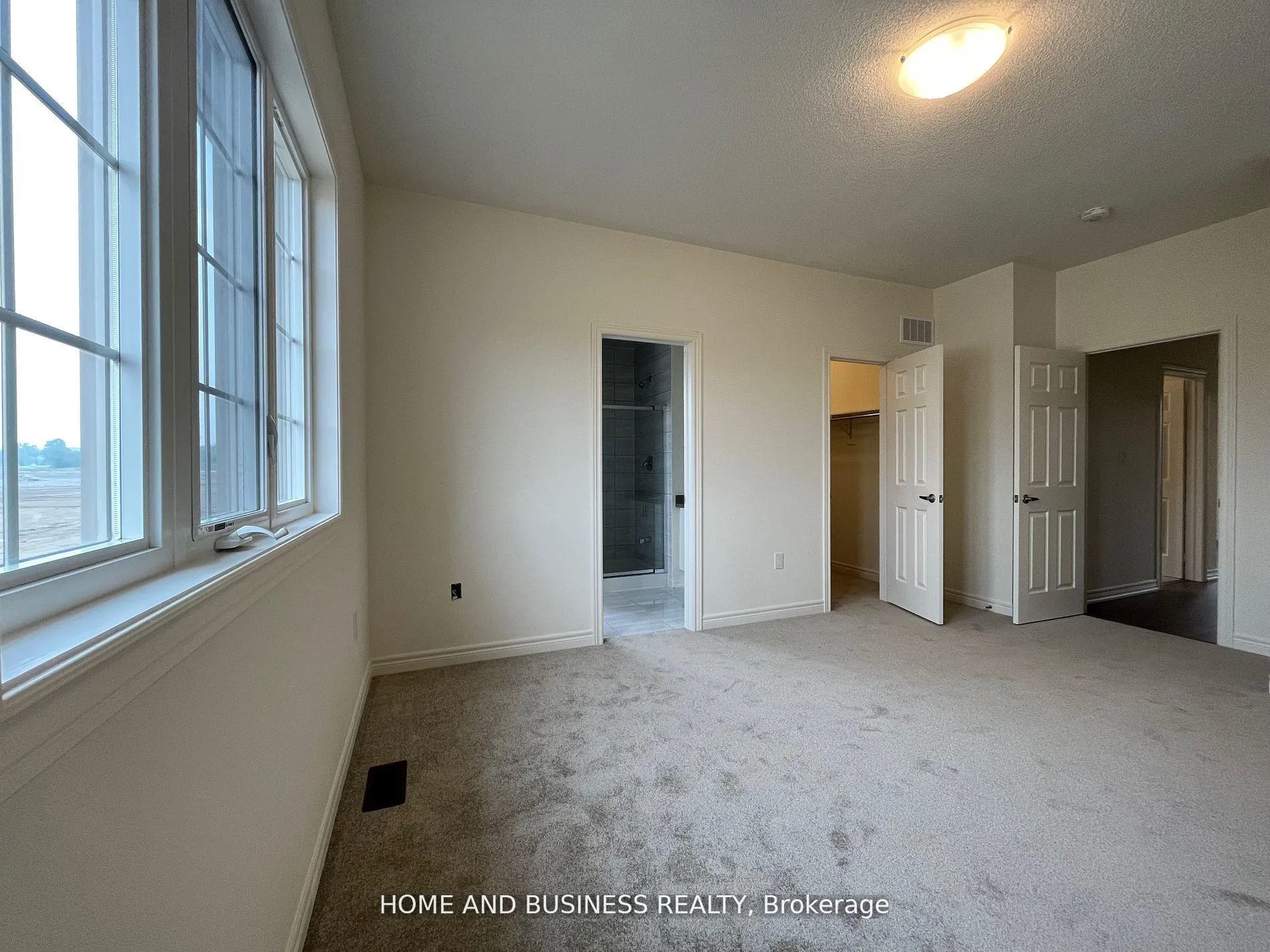 Photo 9 of 50 Holcomb Terrace, Hamilton, Waterdown — HOMEH