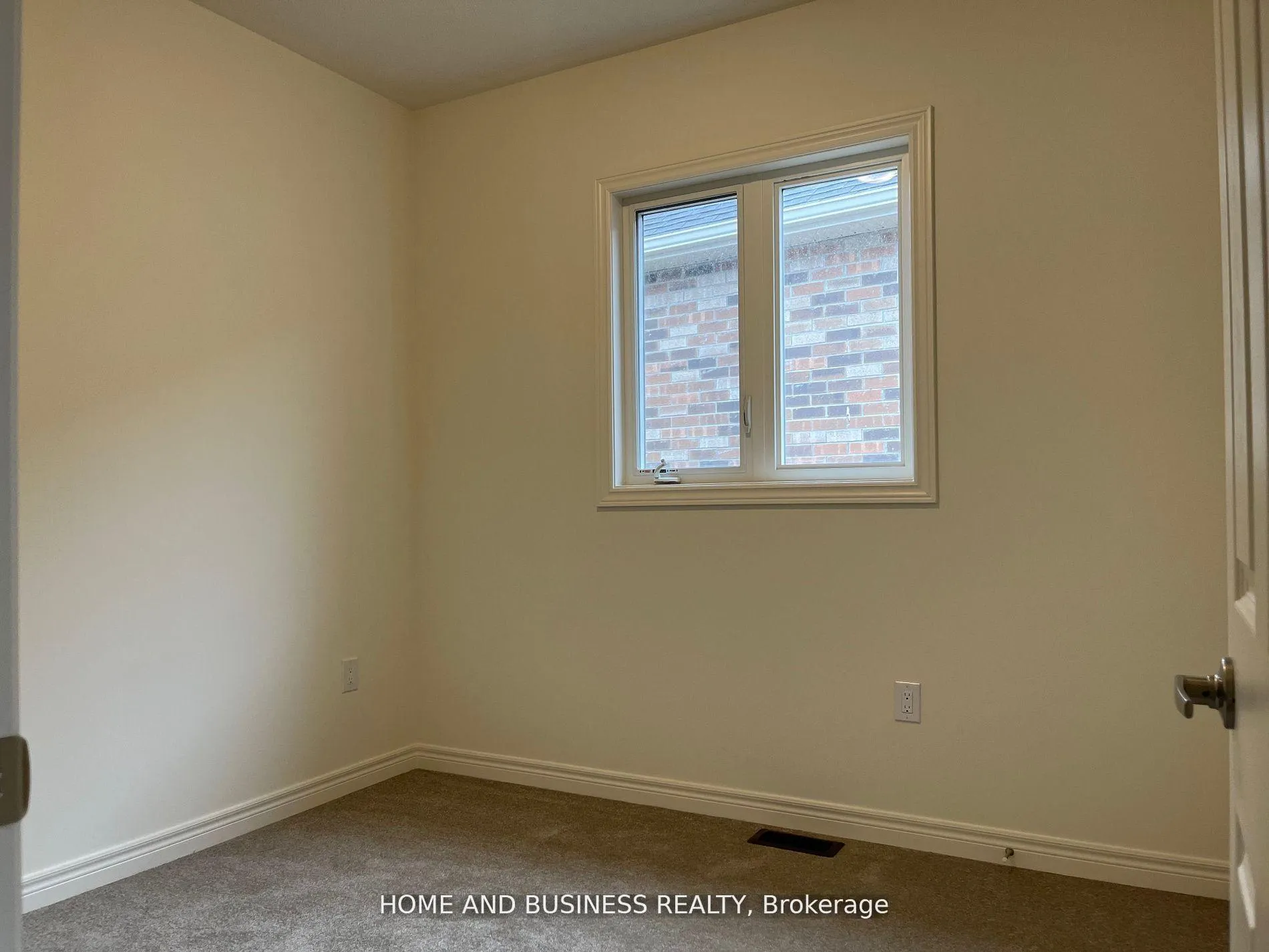 Photo 10 of 50 Holcomb Terrace, Hamilton, Waterdown — HOMEH