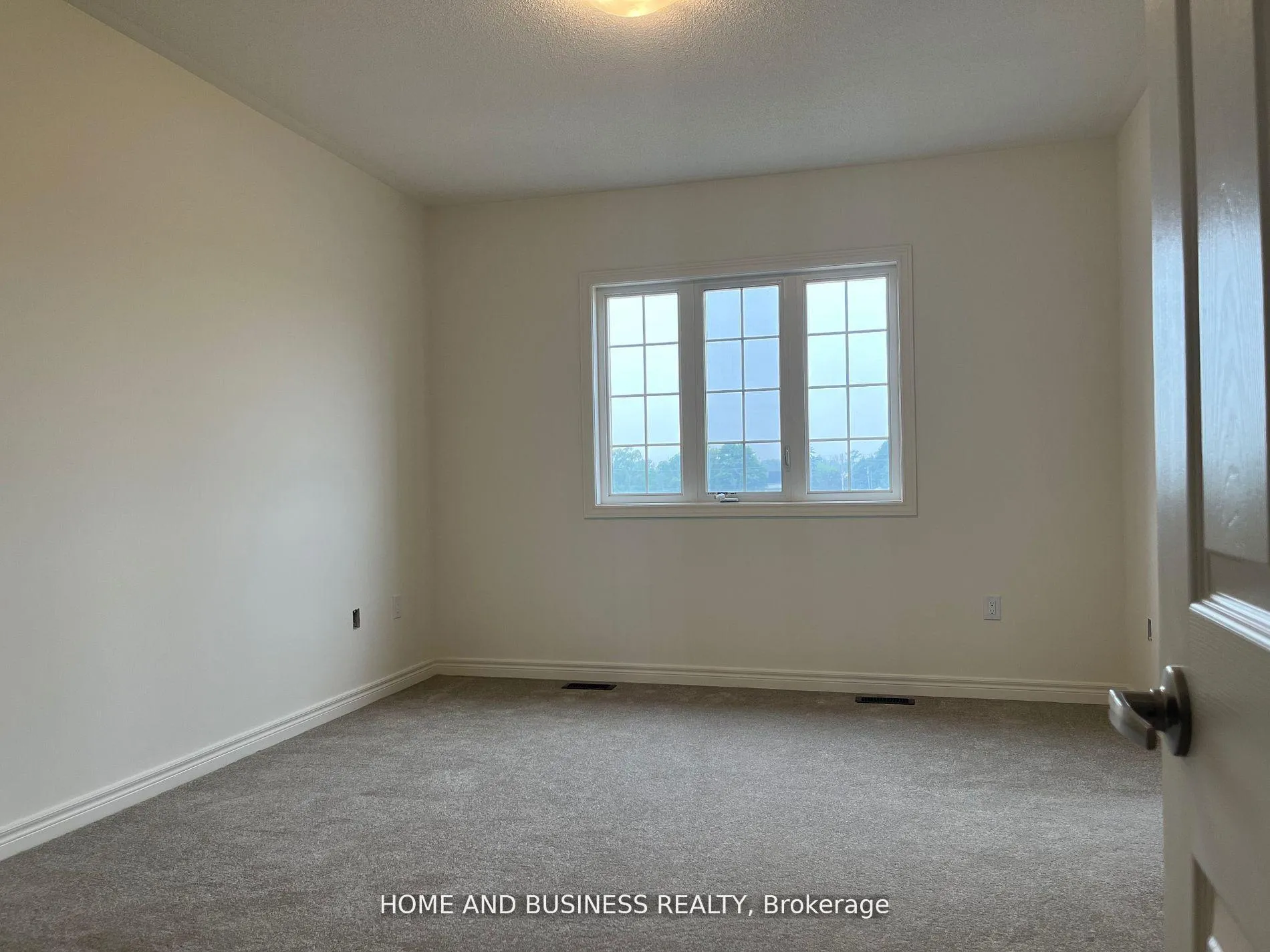 Photo 11 of 50 Holcomb Terrace, Hamilton, Waterdown — HOMEH