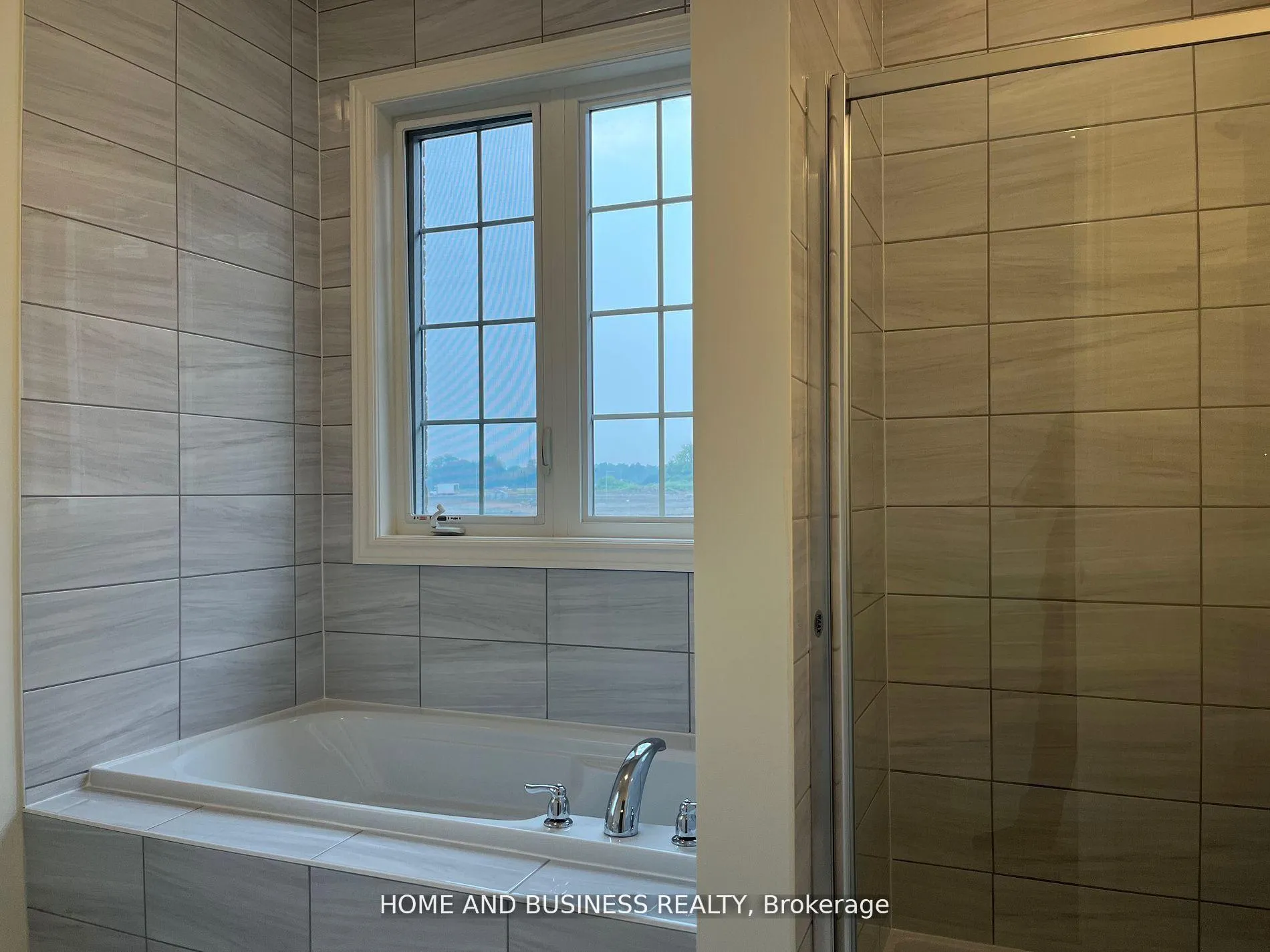 Photo 14 of 50 Holcomb Terrace, Hamilton, Waterdown — HOMEH