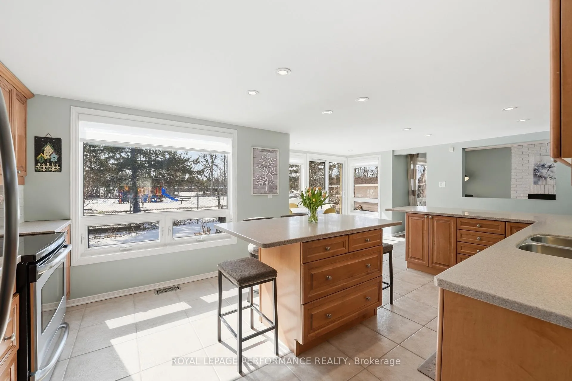 Photo 10 of 1682 Barrington Street, Ottawa, Chateauneuf — HOMEH