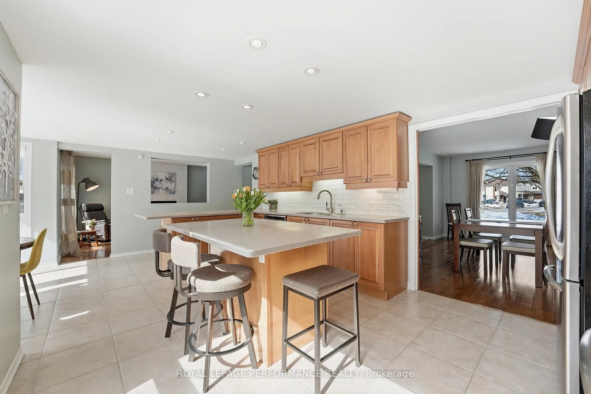 Photo 11 of 1682 Barrington Street, Ottawa, Chateauneuf — HOMEH