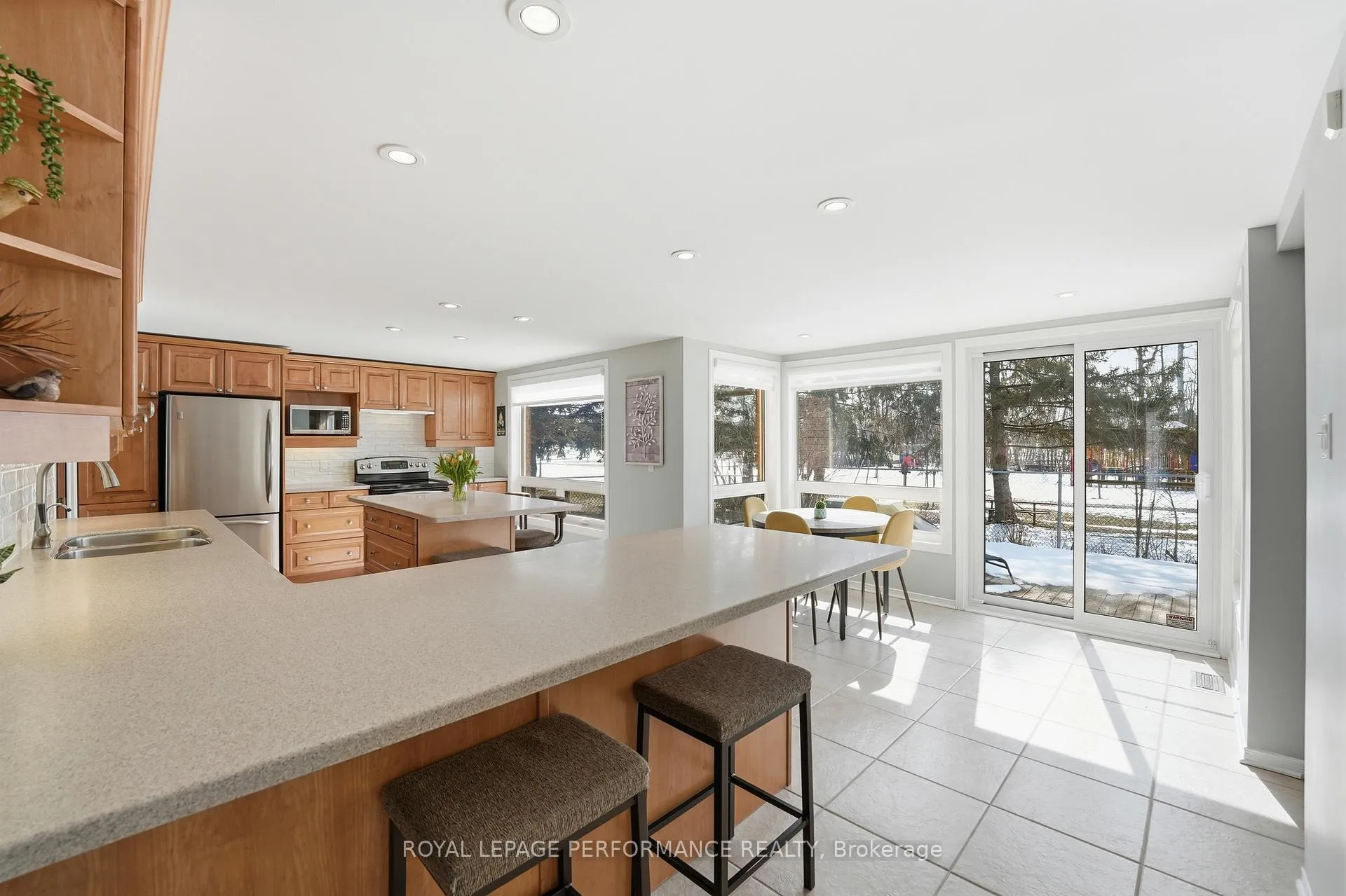 Photo 12 of 1682 Barrington Street, Ottawa, Chateauneuf — HOMEH