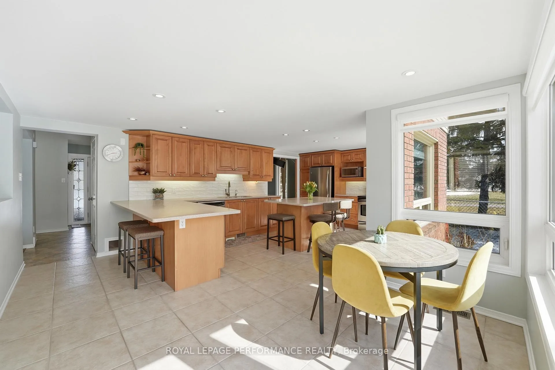 Photo 13 of 1682 Barrington Street, Ottawa, Chateauneuf — HOMEH