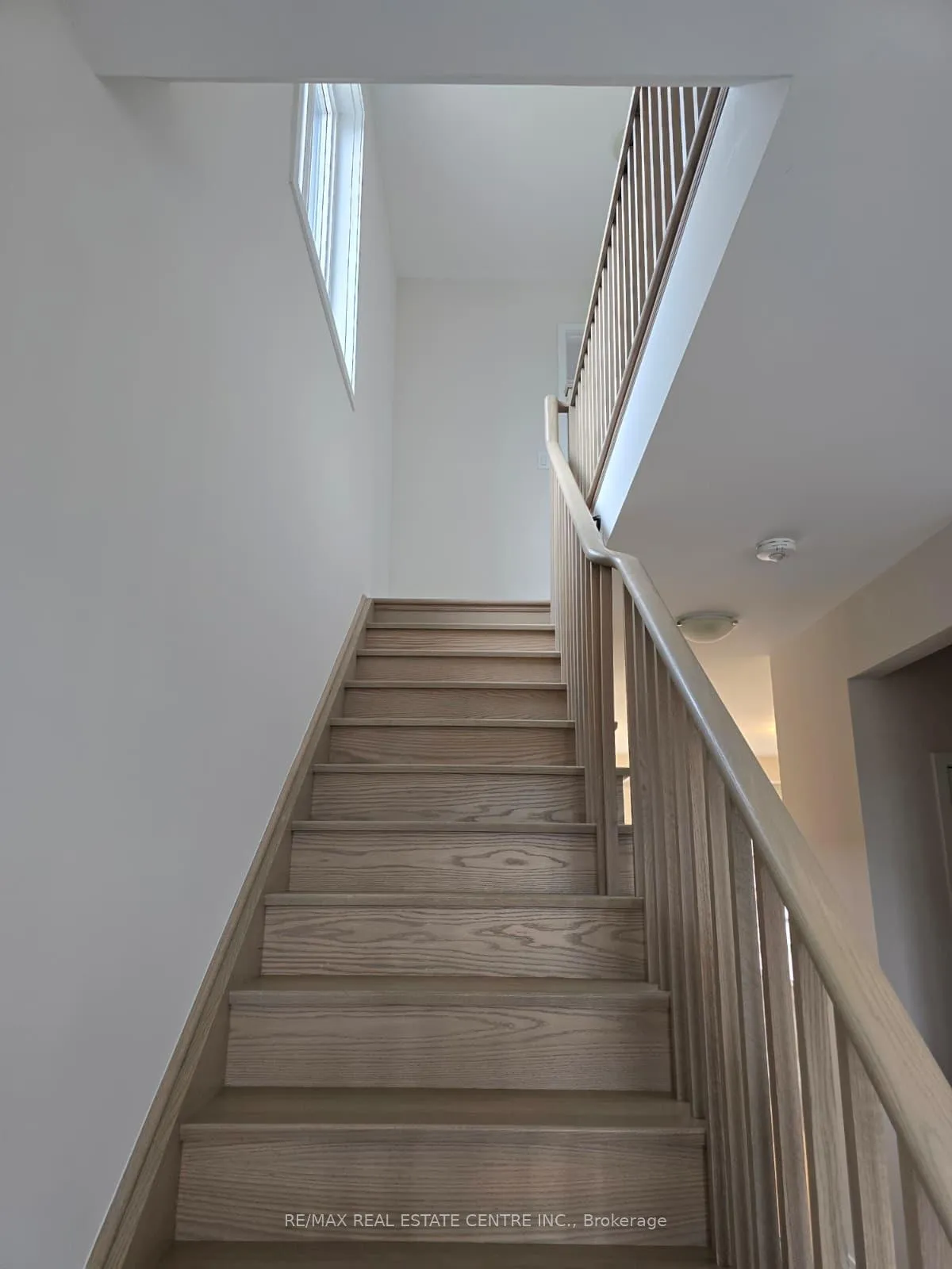 Photo 3 of Unit 31, 170 Attwater Drive, Cambridge — HOMEH