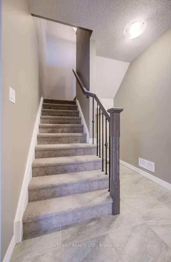 Photo 25 of 36 Dallan Drive, Guelph, Pineridge/Westminster Woods — HOMEH