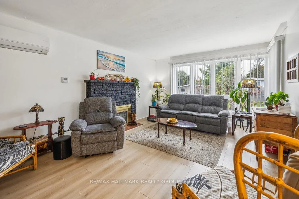 Photo 3 of 264 Michel Circle, Ottawa, Vanier — HOMEH