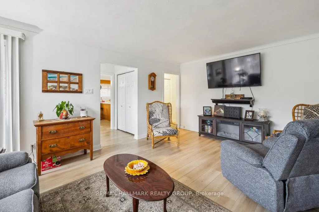 Photo 5 of 264 Michel Circle, Ottawa, Vanier — HOMEH