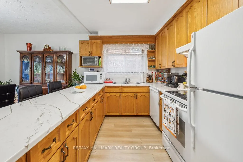 Photo 9 of 264 Michel Circle, Ottawa, Vanier — HOMEH