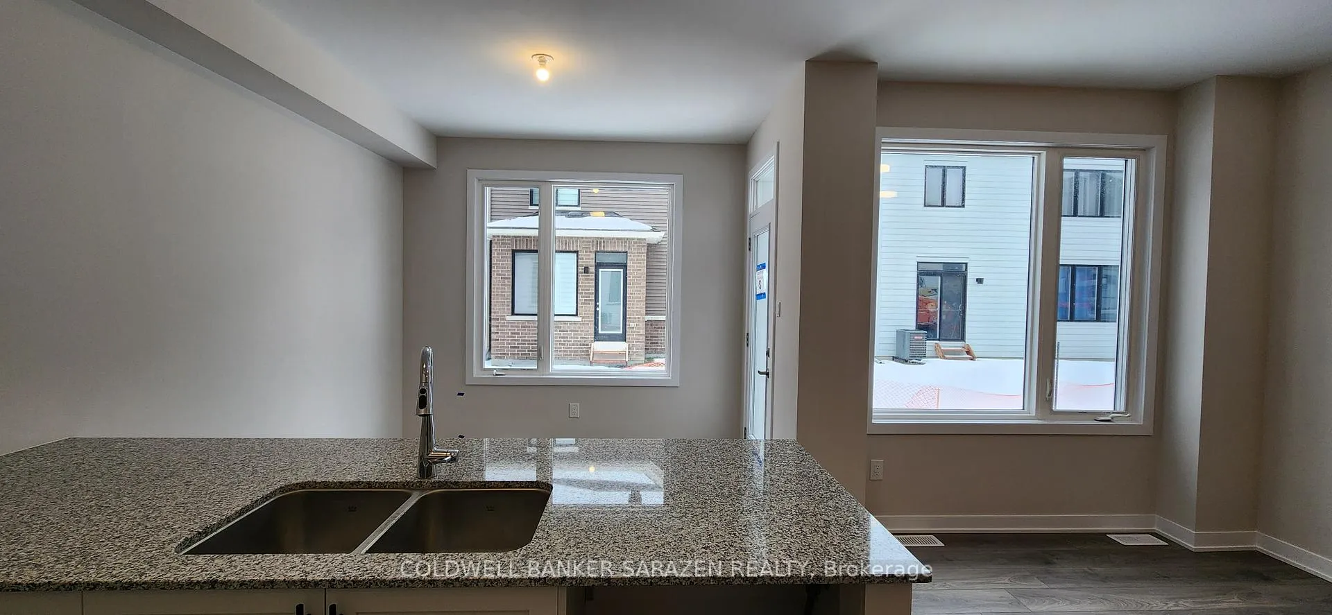 Photo 5 of 408 Les Emmerson Drive, Ottawa, Barrhaven - Heritage Park — HOMEH