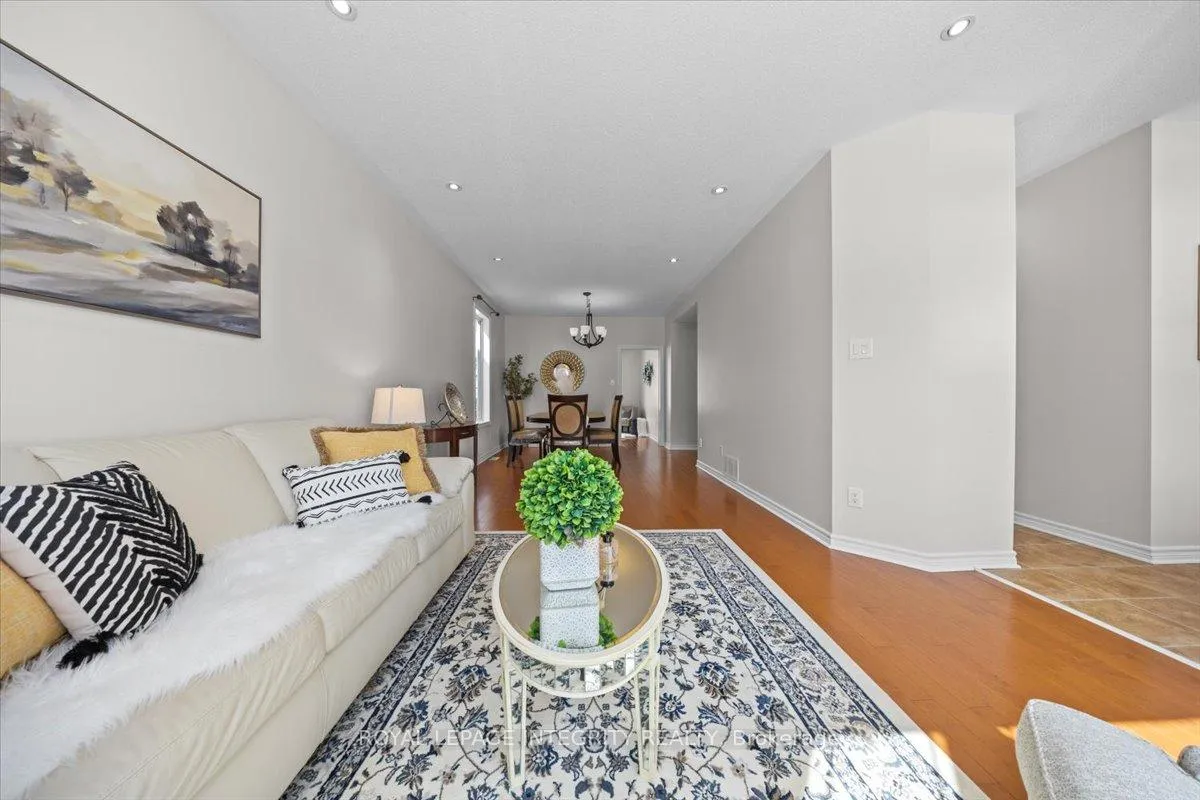 Photo 4 of 650 New Liskeard Crescent, Ottawa, Barrhaven - Strandherd — HOMEH