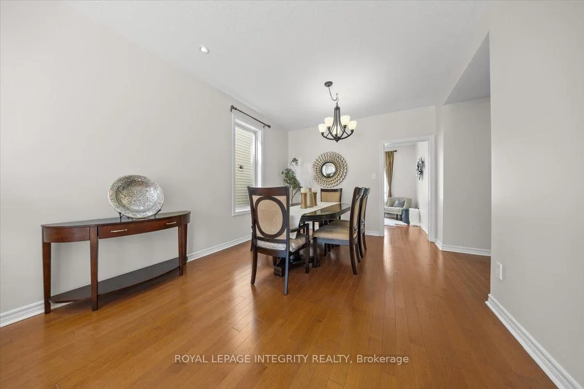 Photo 5 of 650 New Liskeard Crescent, Ottawa, Barrhaven - Strandherd — HOMEH