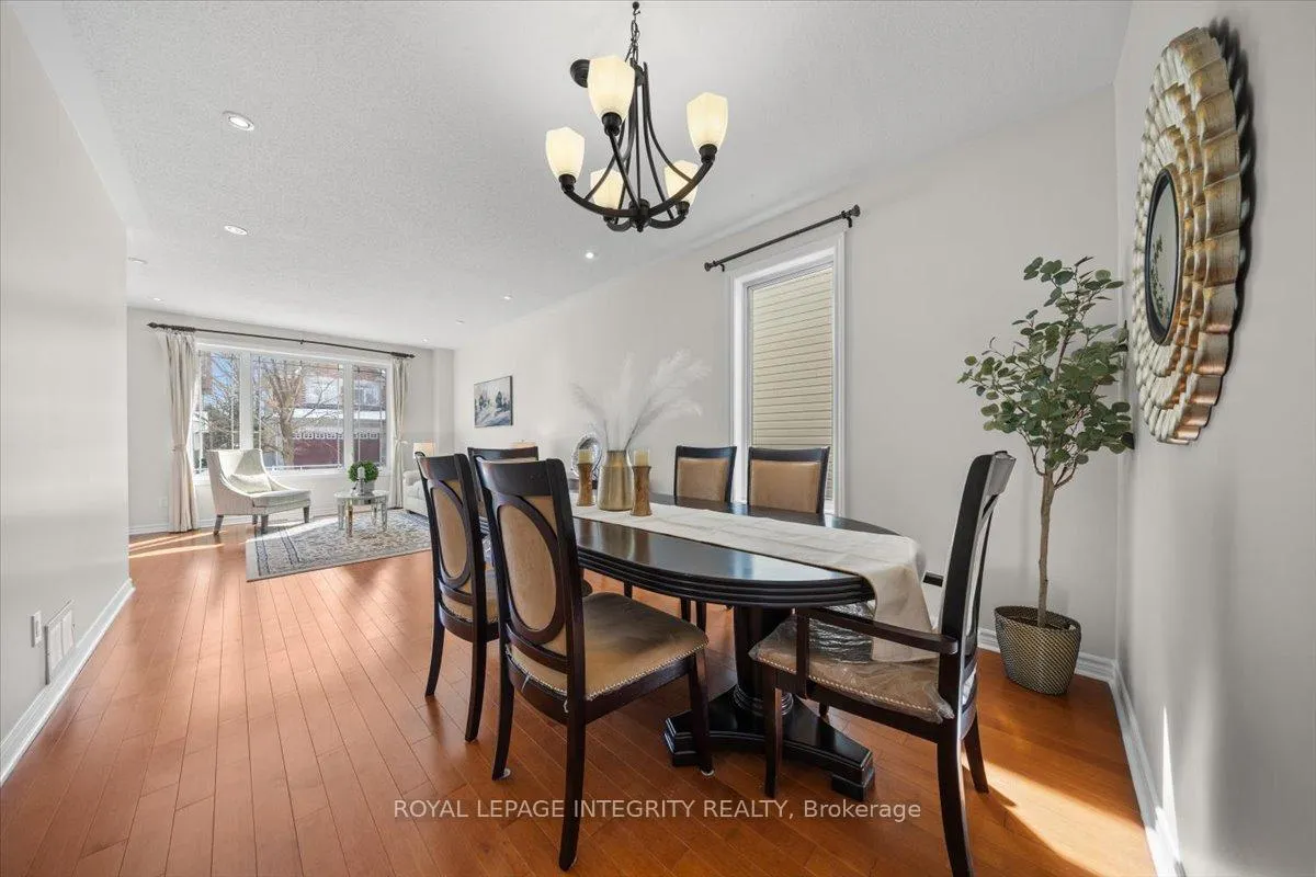 Photo 8 of 650 New Liskeard Crescent, Ottawa, Barrhaven - Strandherd — HOMEH