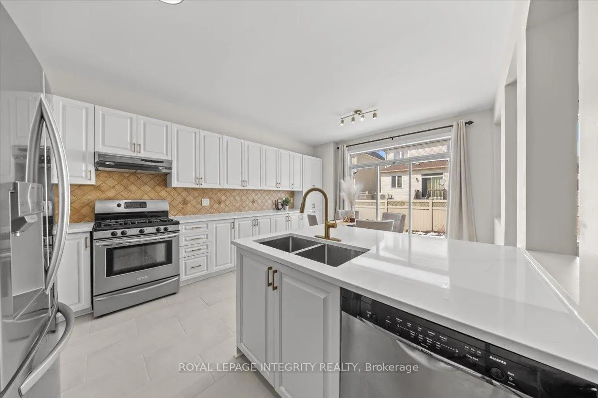 Photo 11 of 650 New Liskeard Crescent, Ottawa, Barrhaven - Strandherd — HOMEH