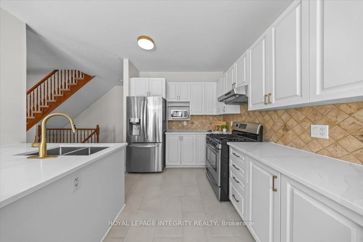 Photo 12 of 650 New Liskeard Crescent, Ottawa, Barrhaven - Strandherd — HOMEH