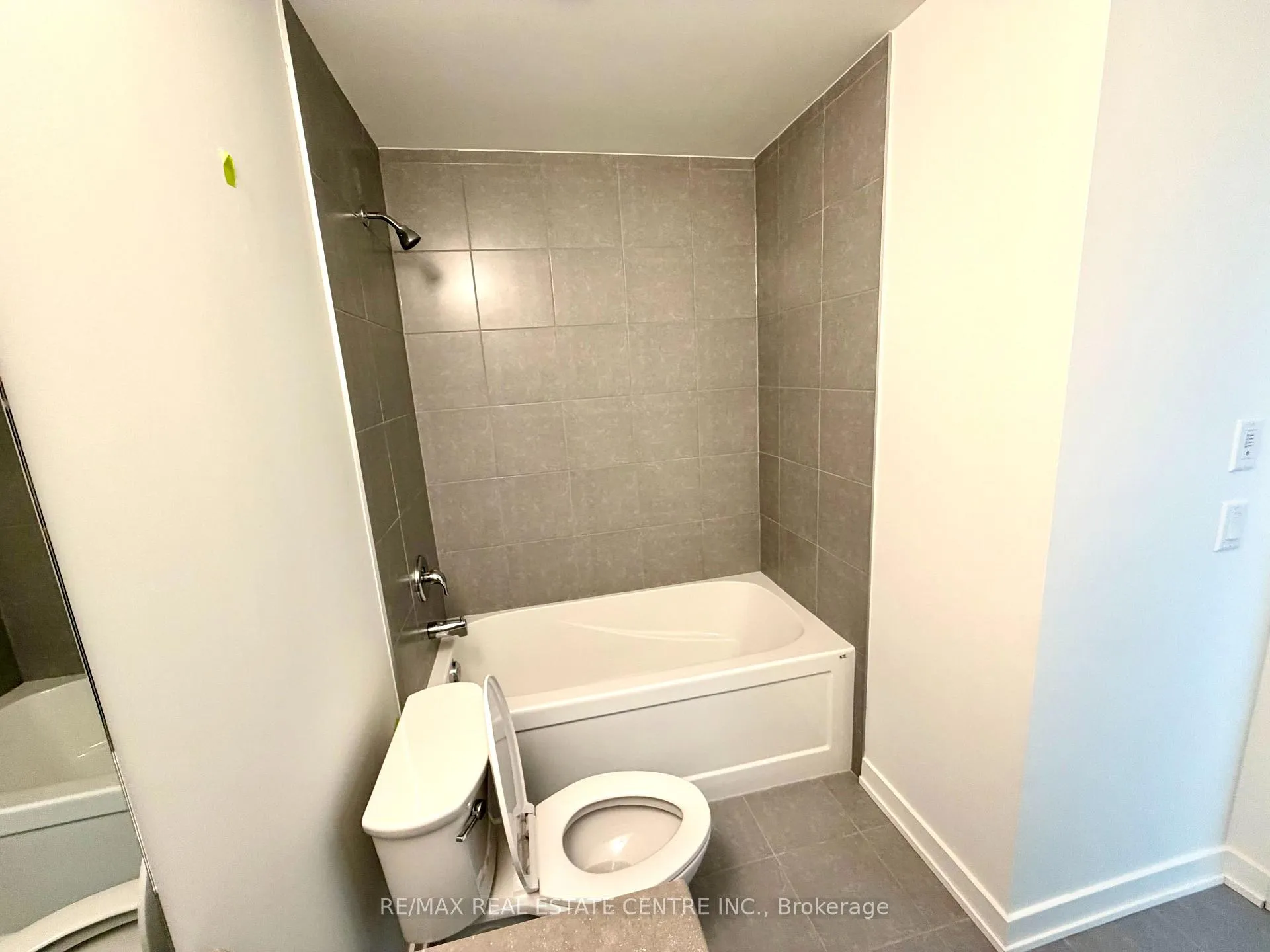 Photo 9 of Unit 909, 461 Green Road, Hamilton, Lakeshore — HOMEH