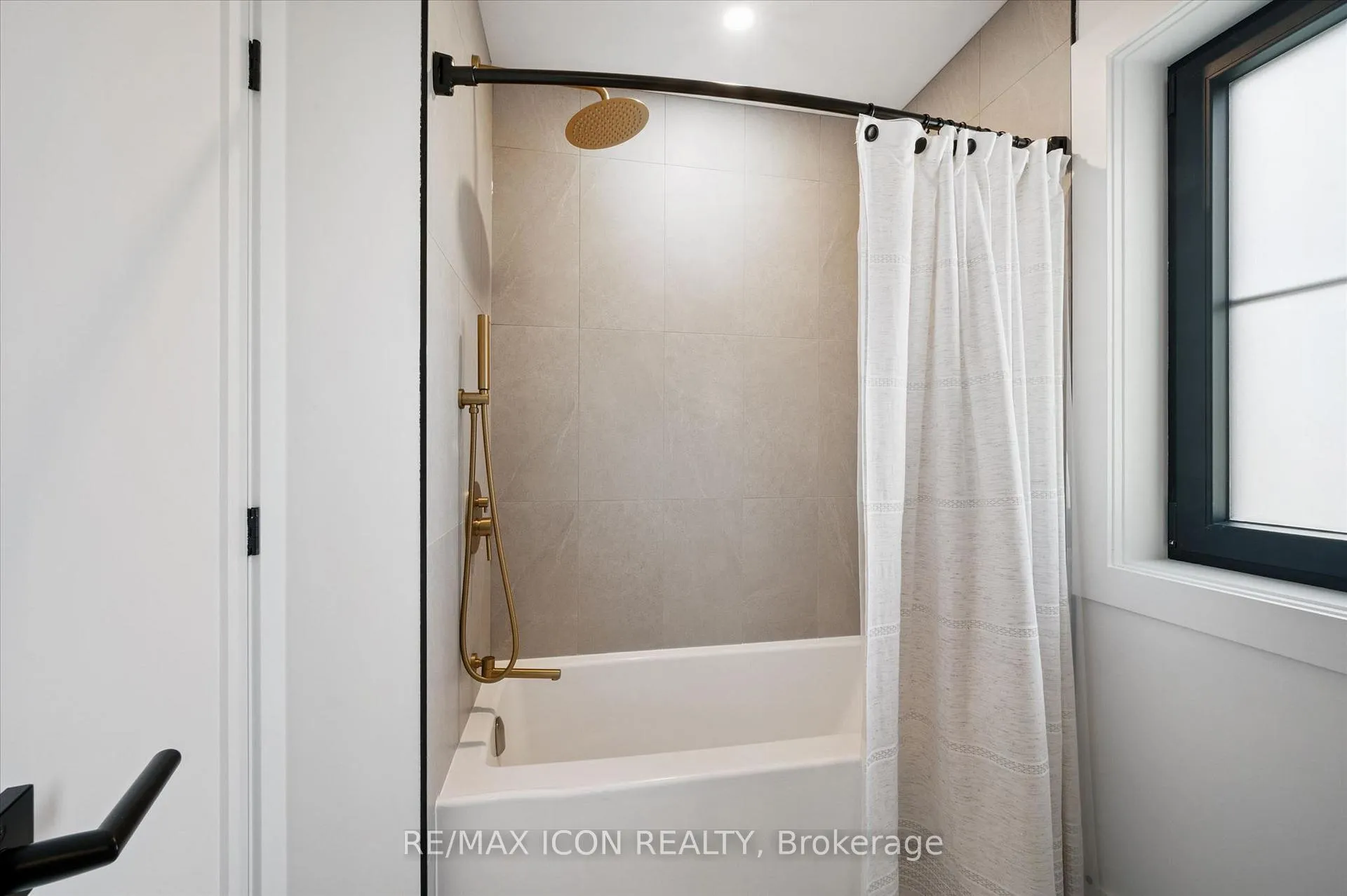 Photo 37 of 413 Huron Street, Wilmot — HOMEH