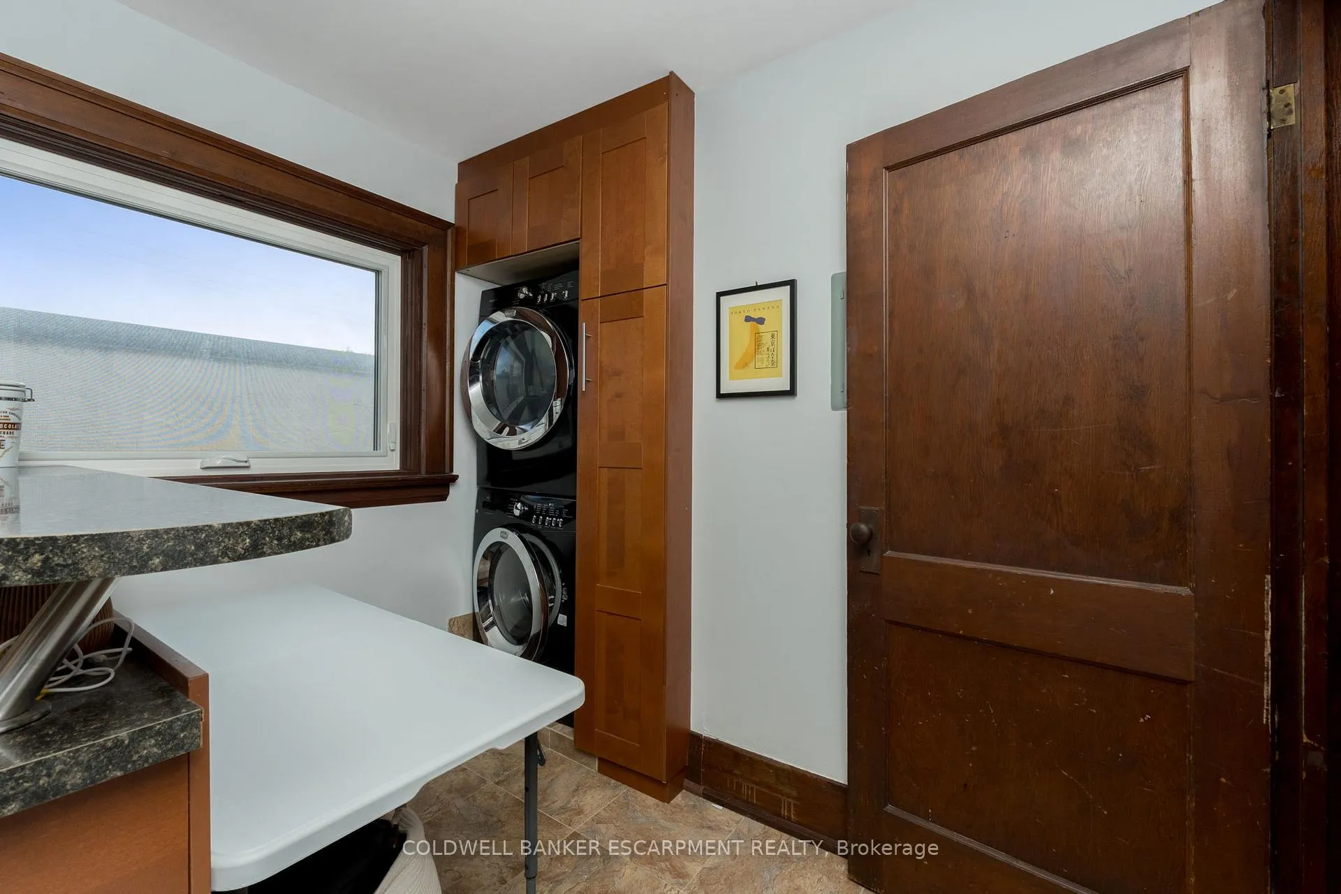 Photo 3 of Unit A, 20 Mill Street, Halton Hills, Acton — HOMEH