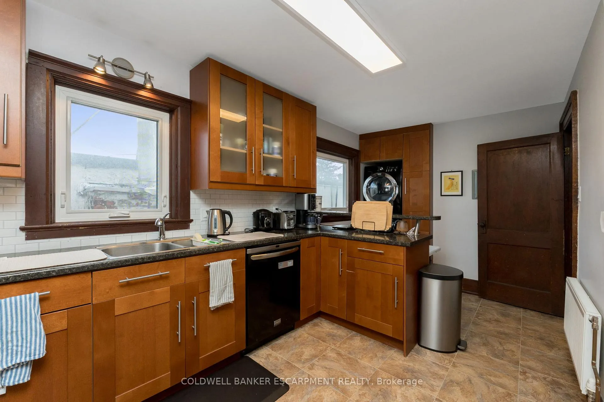 Photo 4 of Unit A, 20 Mill Street, Halton Hills, Acton — HOMEH