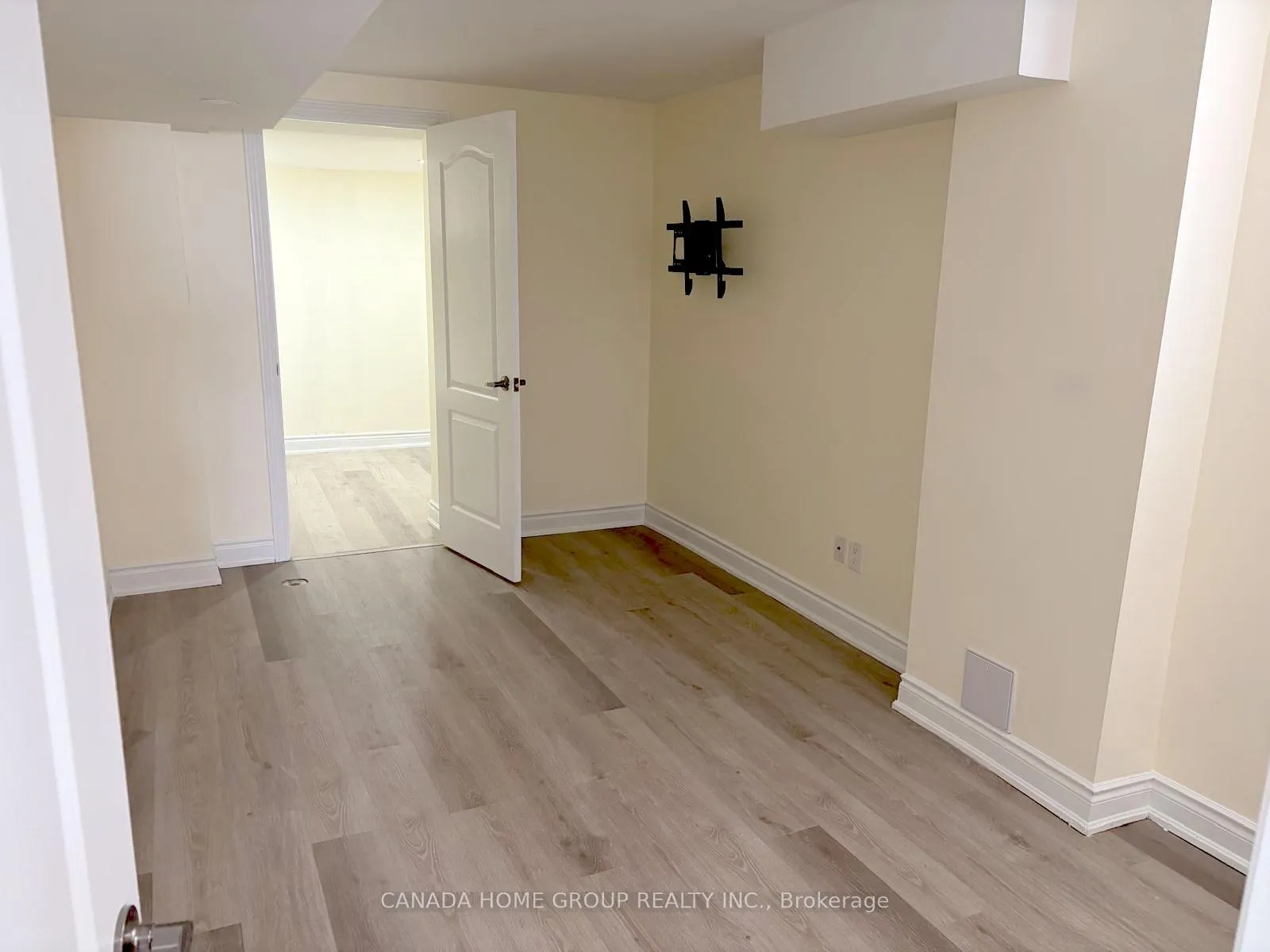 Photo 8 of Unit Bsmt, 103 Sugarhill Drive, Brampton, Fletcher's Meadow — HOMEH
