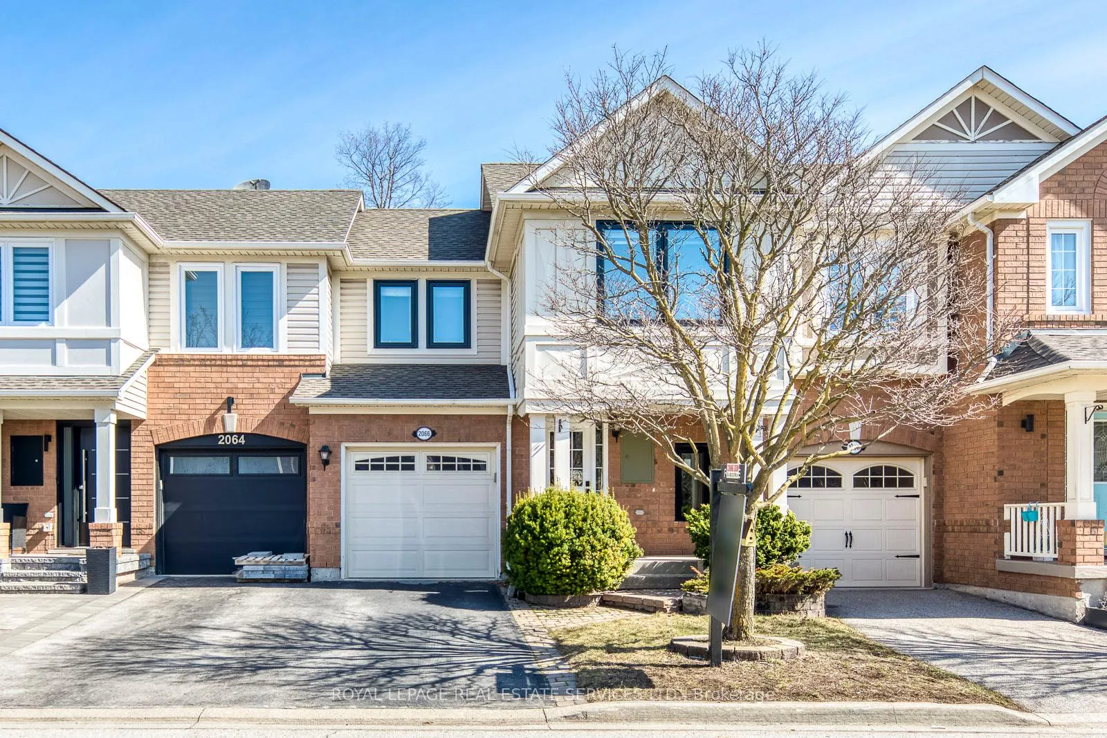 Front of 2066 Broadleaf Crescent