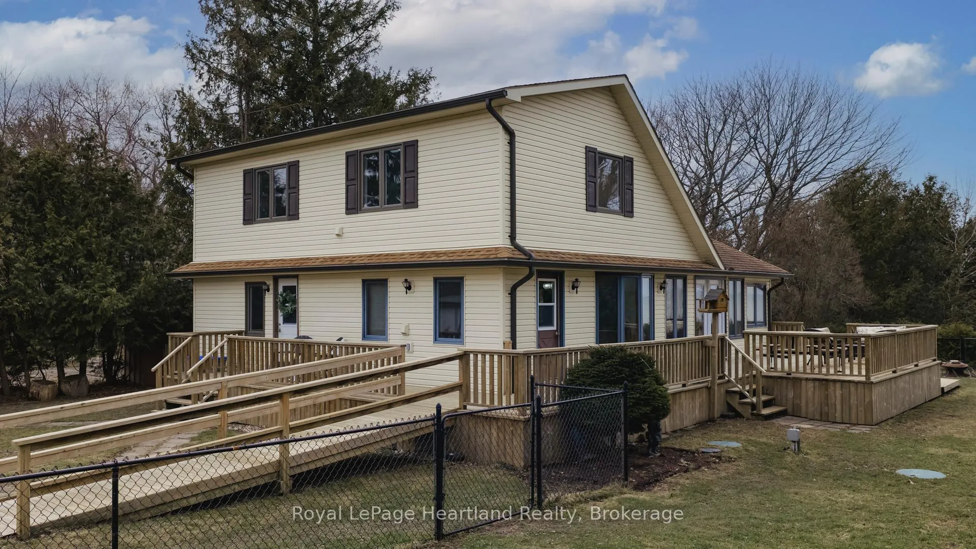 Photo 3 of 75587 Elliot Street N, Bluewater, Bayfield — HOMEH
