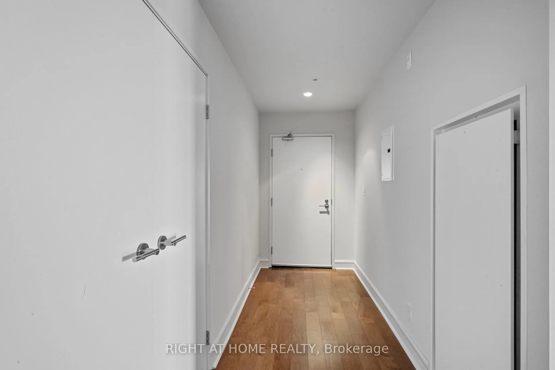 Photo 4 of Unit 802, 555 Anand Private, Ottawa, Riverside Park South — HOMEH