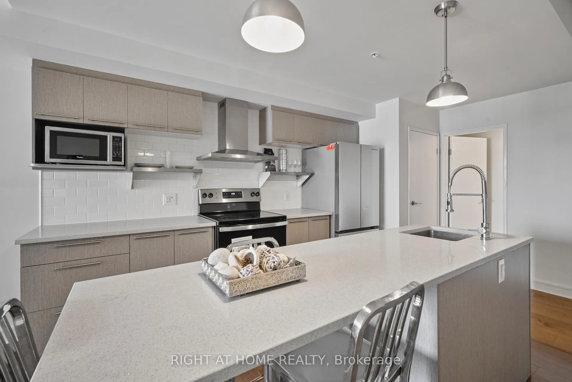 Photo 6 of Unit 802, 555 Anand Private, Ottawa, Riverside Park South — HOMEH