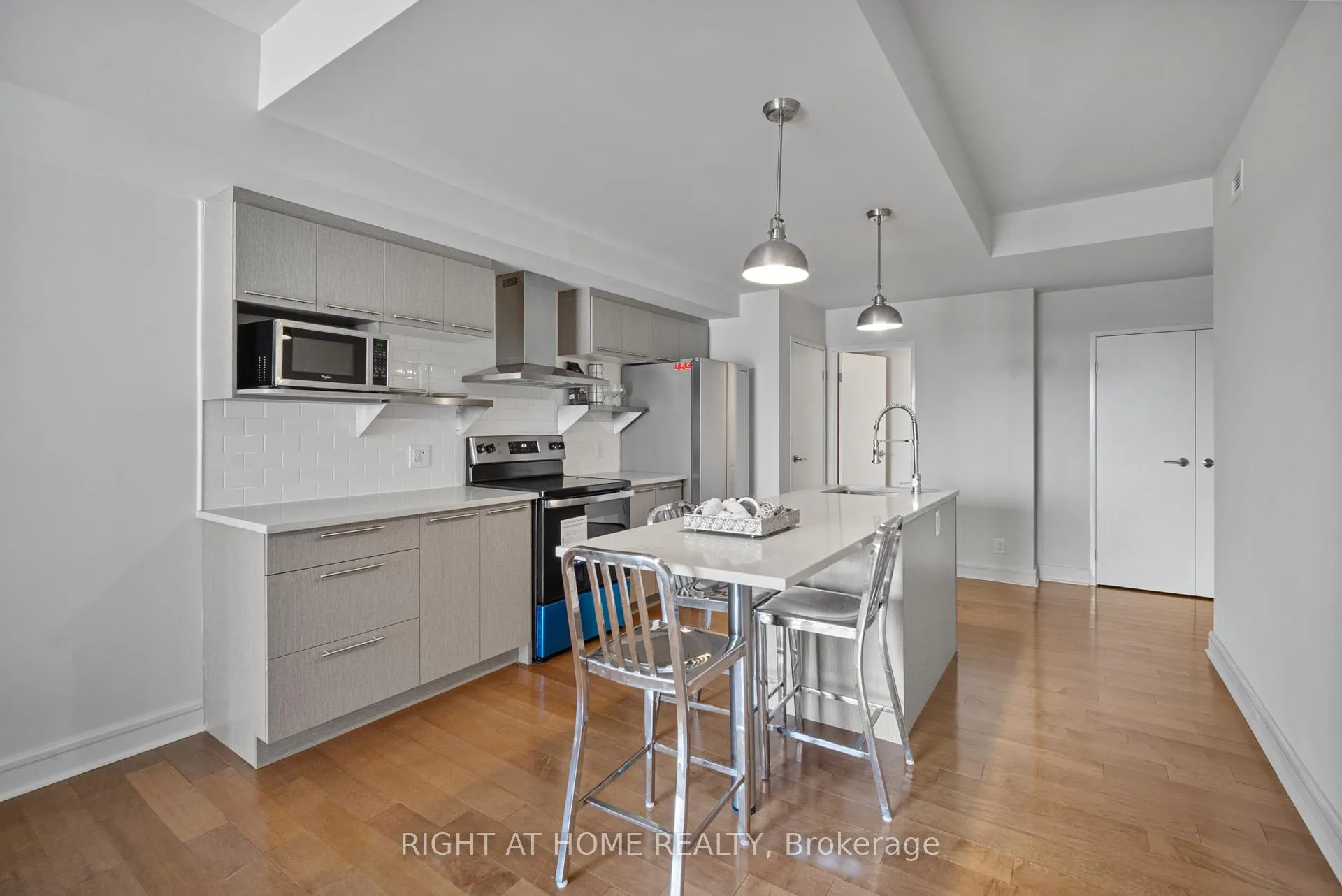 Photo 7 of Unit 802, 555 Anand Private, Ottawa, Riverside Park South — HOMEH