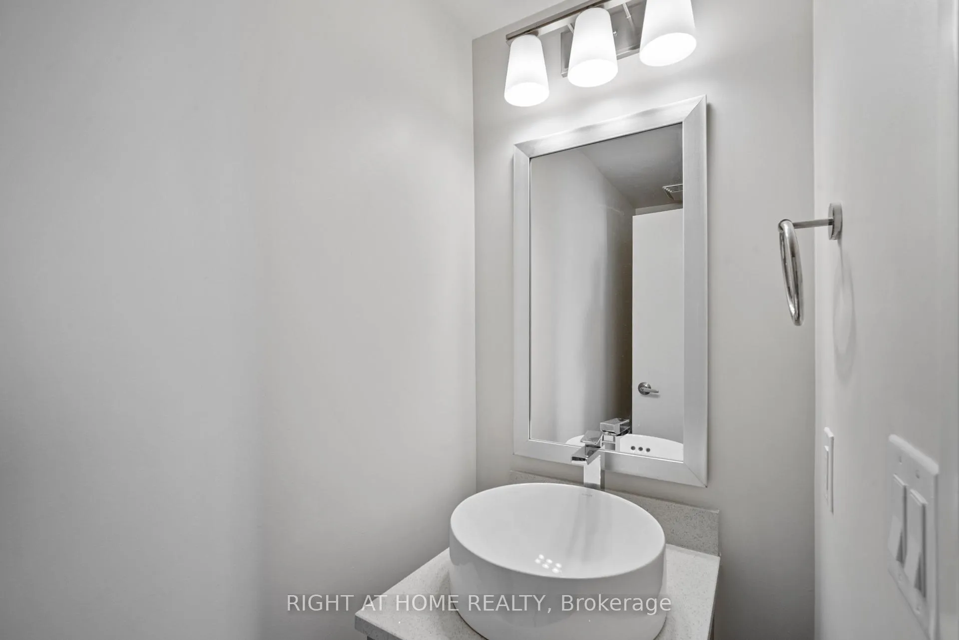 Photo 9 of Unit 802, 555 Anand Private, Ottawa, Riverside Park South — HOMEH