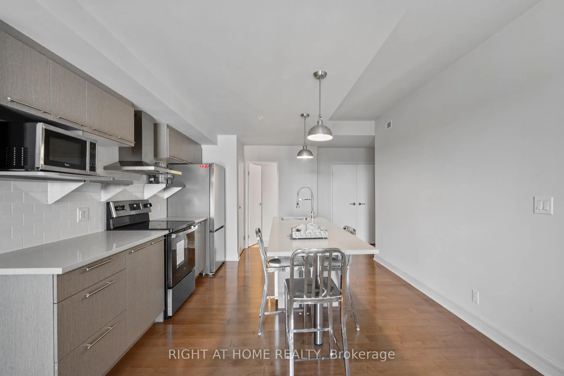 Photo 10 of Unit 802, 555 Anand Private, Ottawa, Riverside Park South — HOMEH