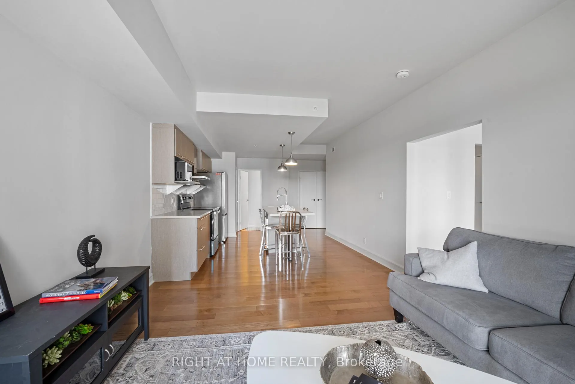 Photo 13 of Unit 802, 555 Anand Private, Ottawa, Riverside Park South — HOMEH