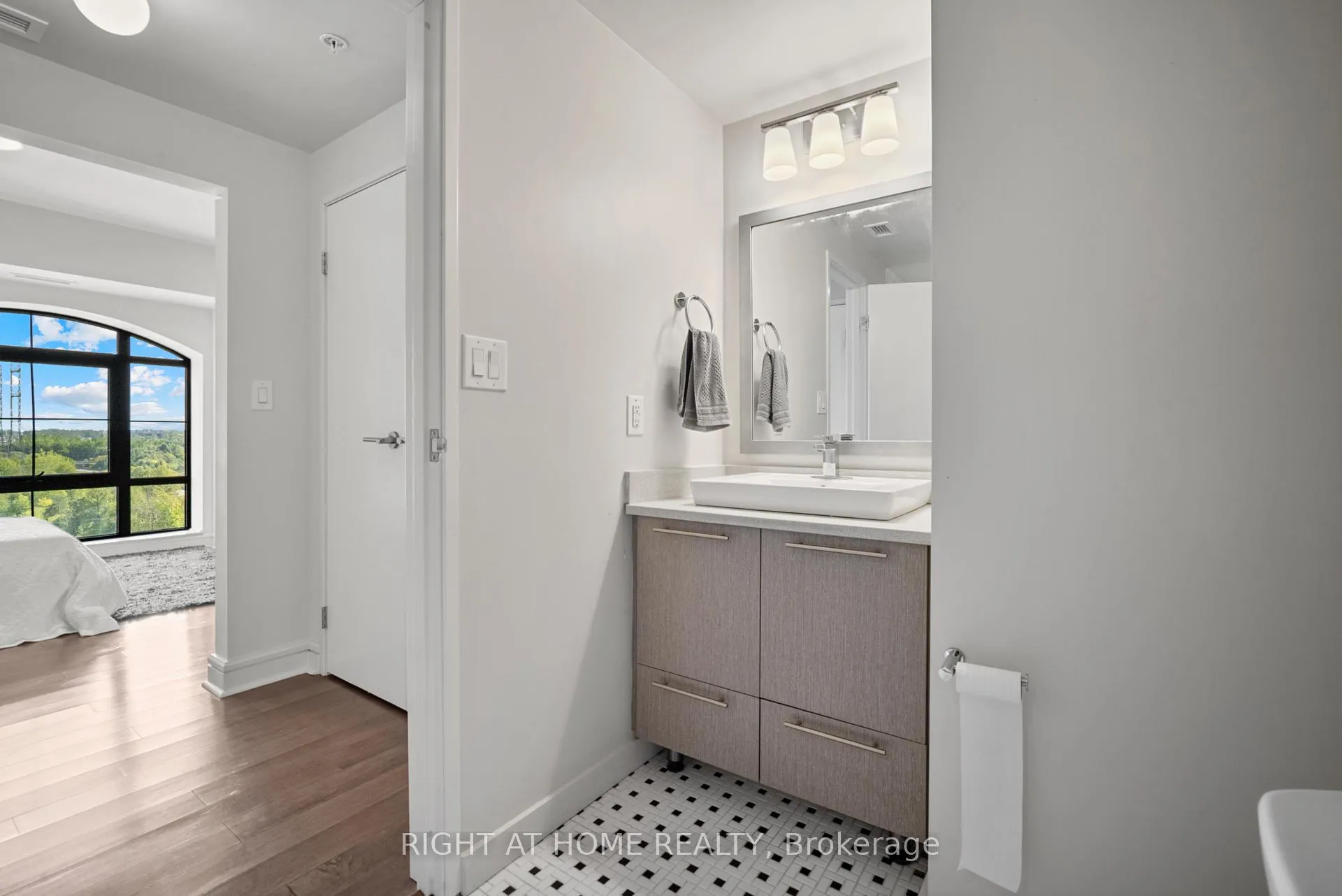 Photo 20 of Unit 802, 555 Anand Private, Ottawa, Riverside Park South — HOMEH