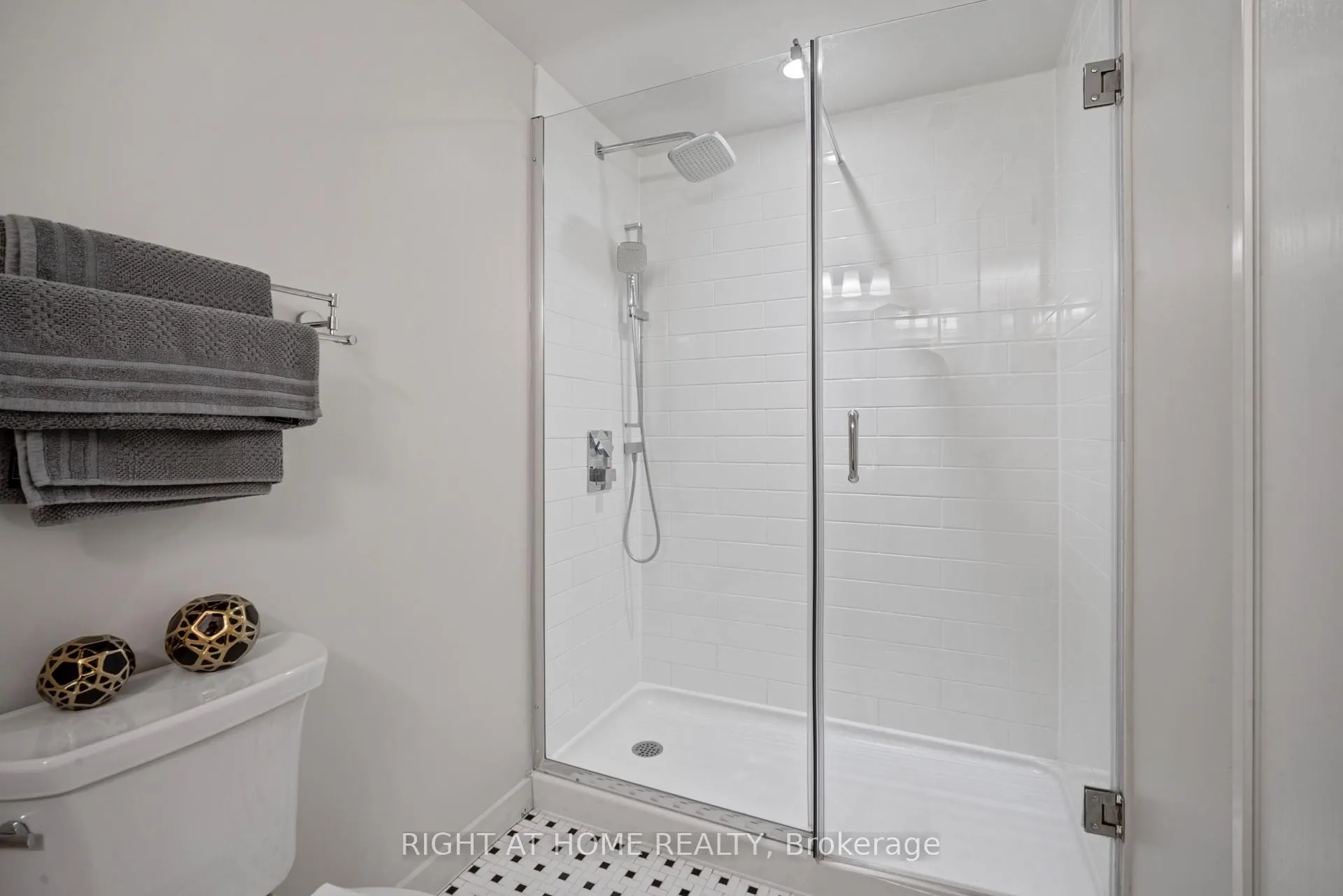 Photo 21 of Unit 802, 555 Anand Private, Ottawa, Riverside Park South — HOMEH