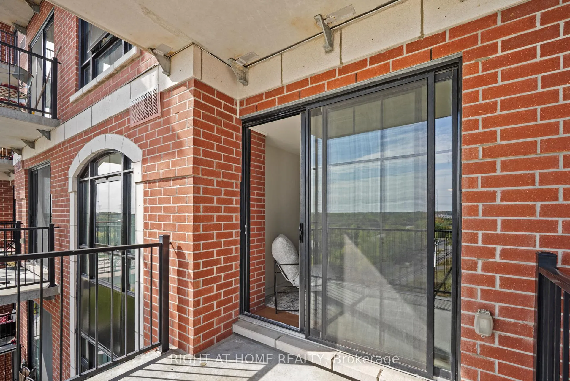 Photo 23 of Unit 802, 555 Anand Private, Ottawa, Riverside Park South — HOMEH