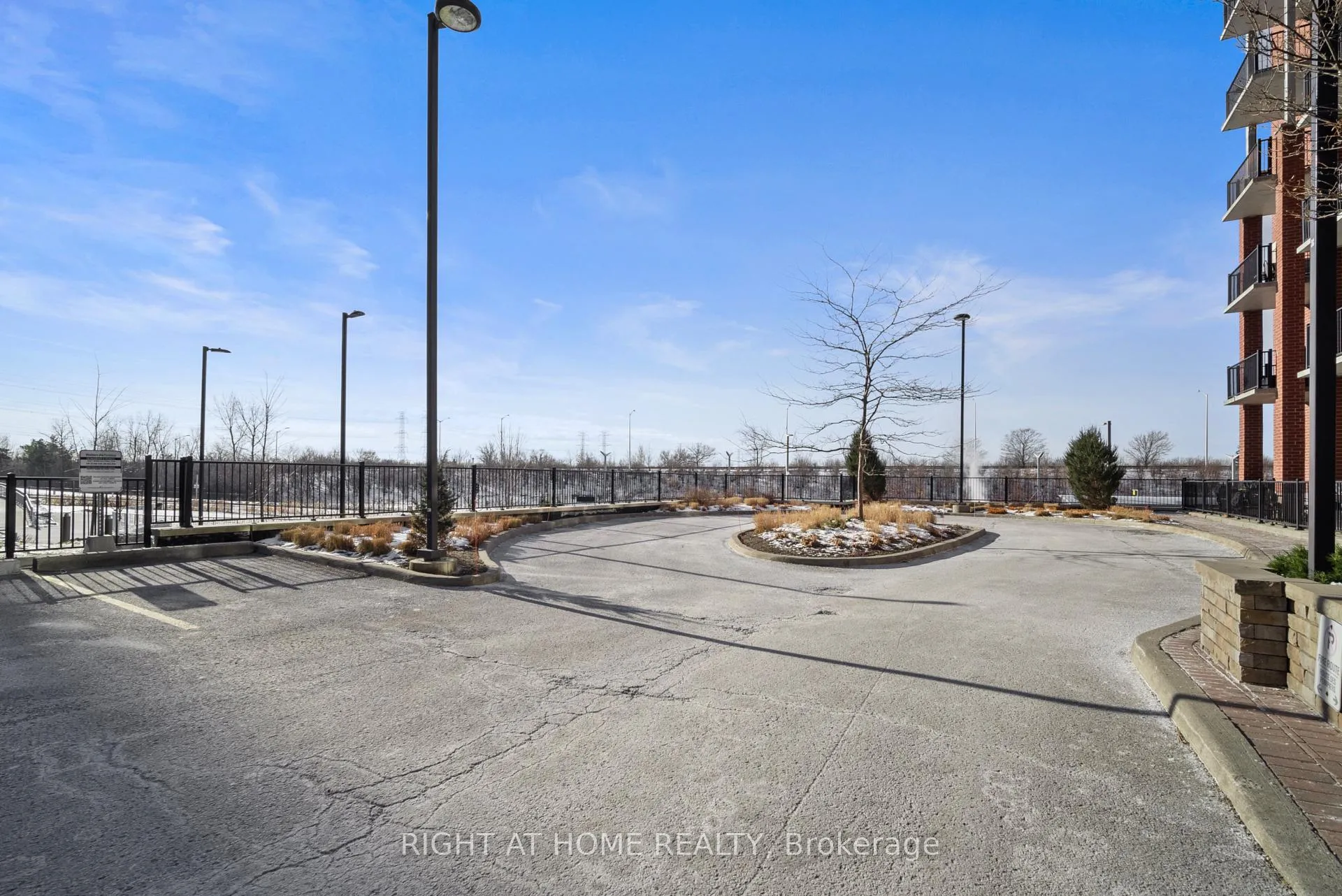 Photo 27 of Unit 802, 555 Anand Private, Ottawa, Riverside Park South — HOMEH