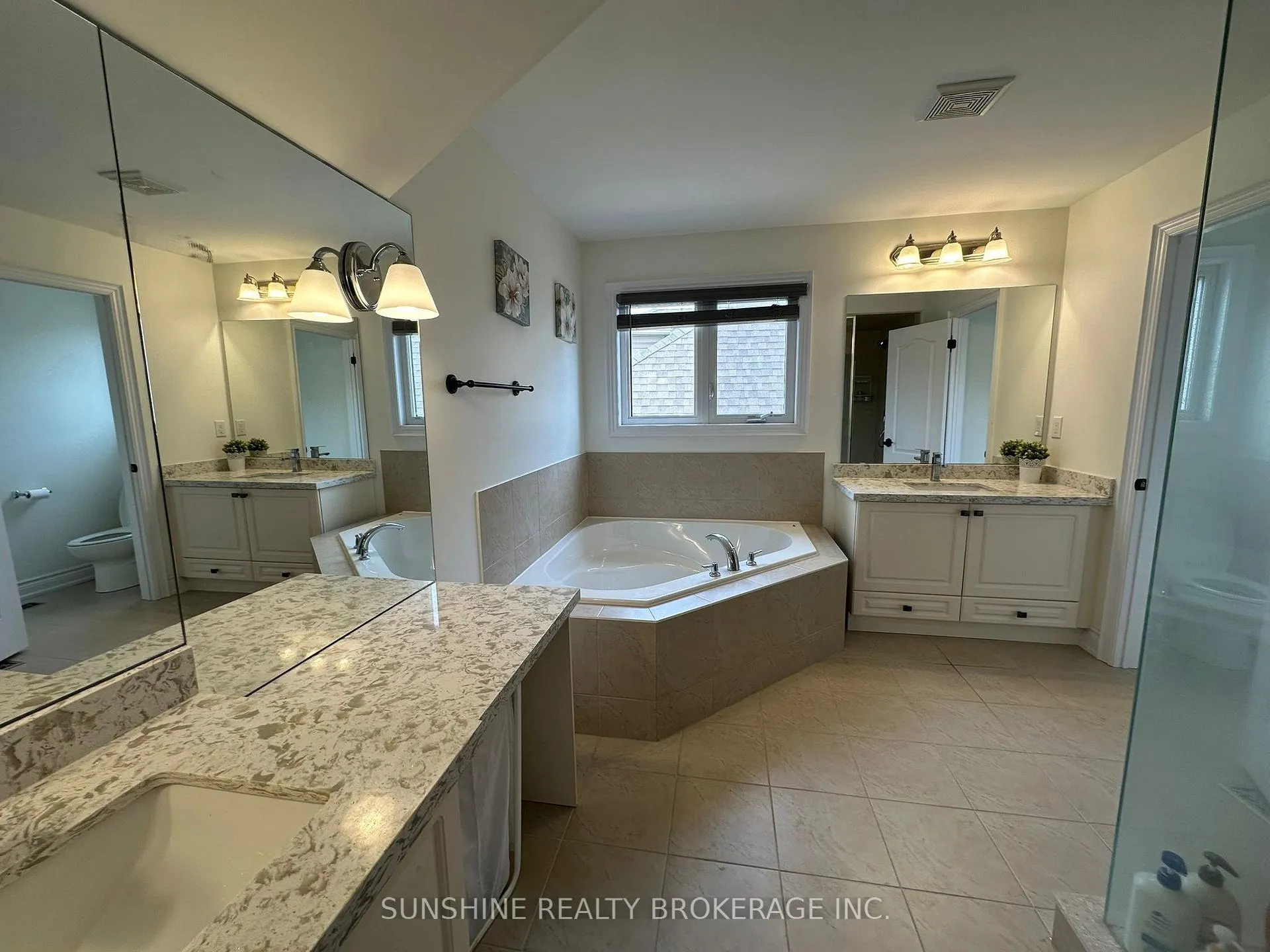 Photo 12 of 10 Tralee Court, Markham, Angus Glen — HOMEH