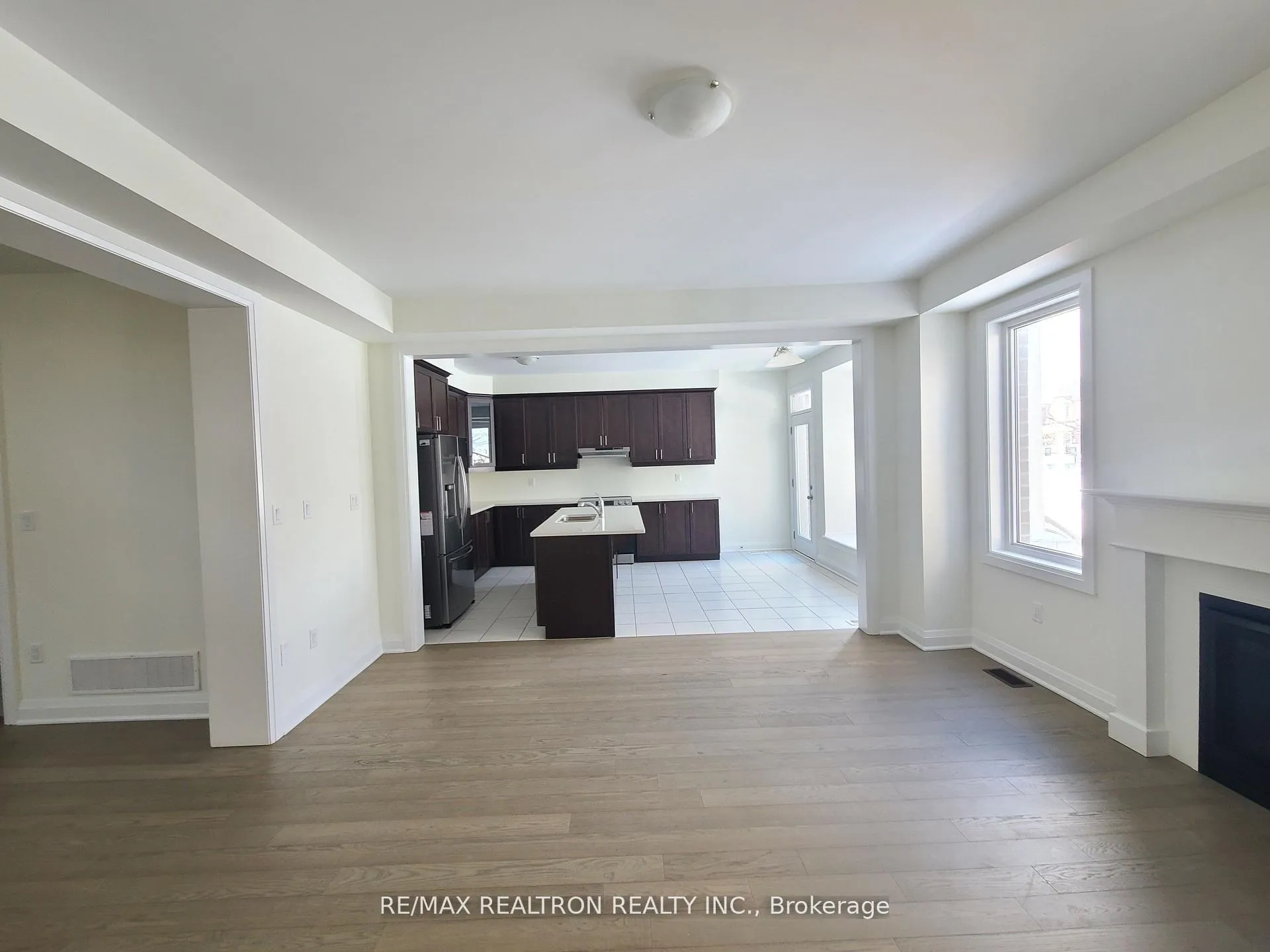 Photo 6 of 3246 Chimney Swift Crescent, Pickering, Rural Pickering — HOMEH