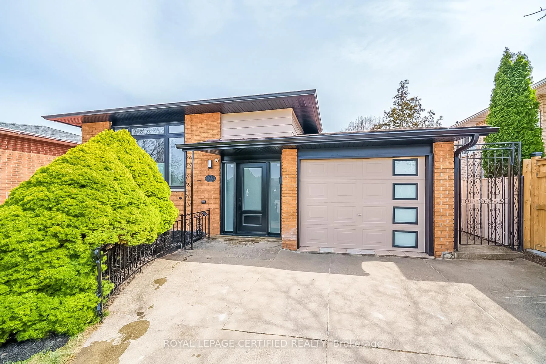Photo 2 of 178 Marcella Crescent, Hamilton, Gershome — HOMEH