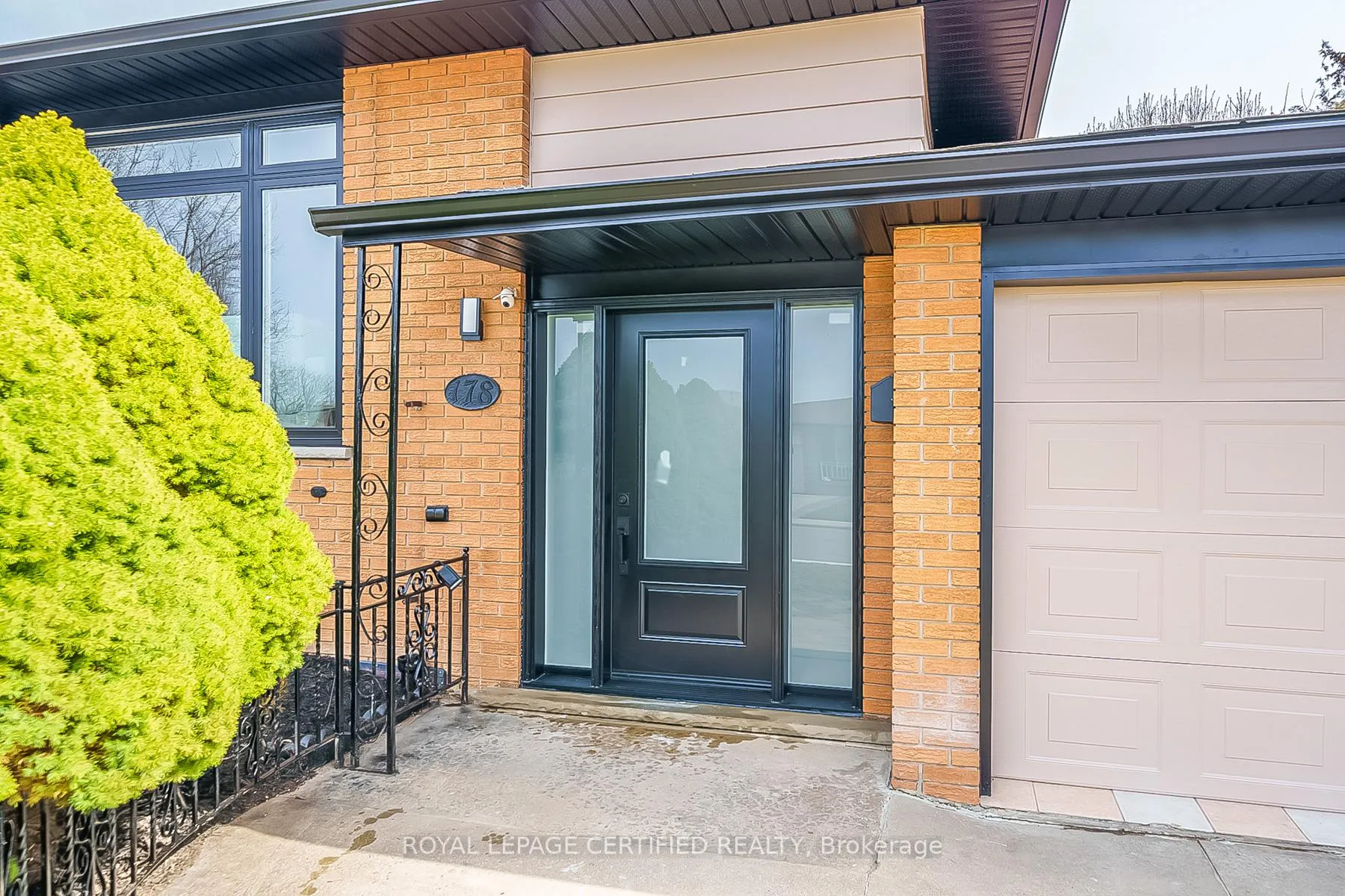 Photo 3 of 178 Marcella Crescent, Hamilton, Gershome — HOMEH