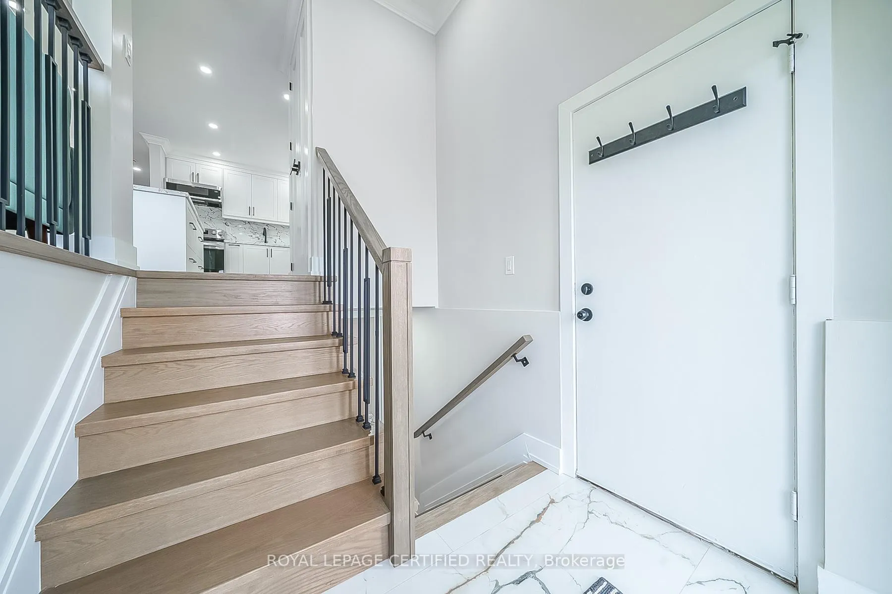 Photo 5 of 178 Marcella Crescent, Hamilton, Gershome — HOMEH